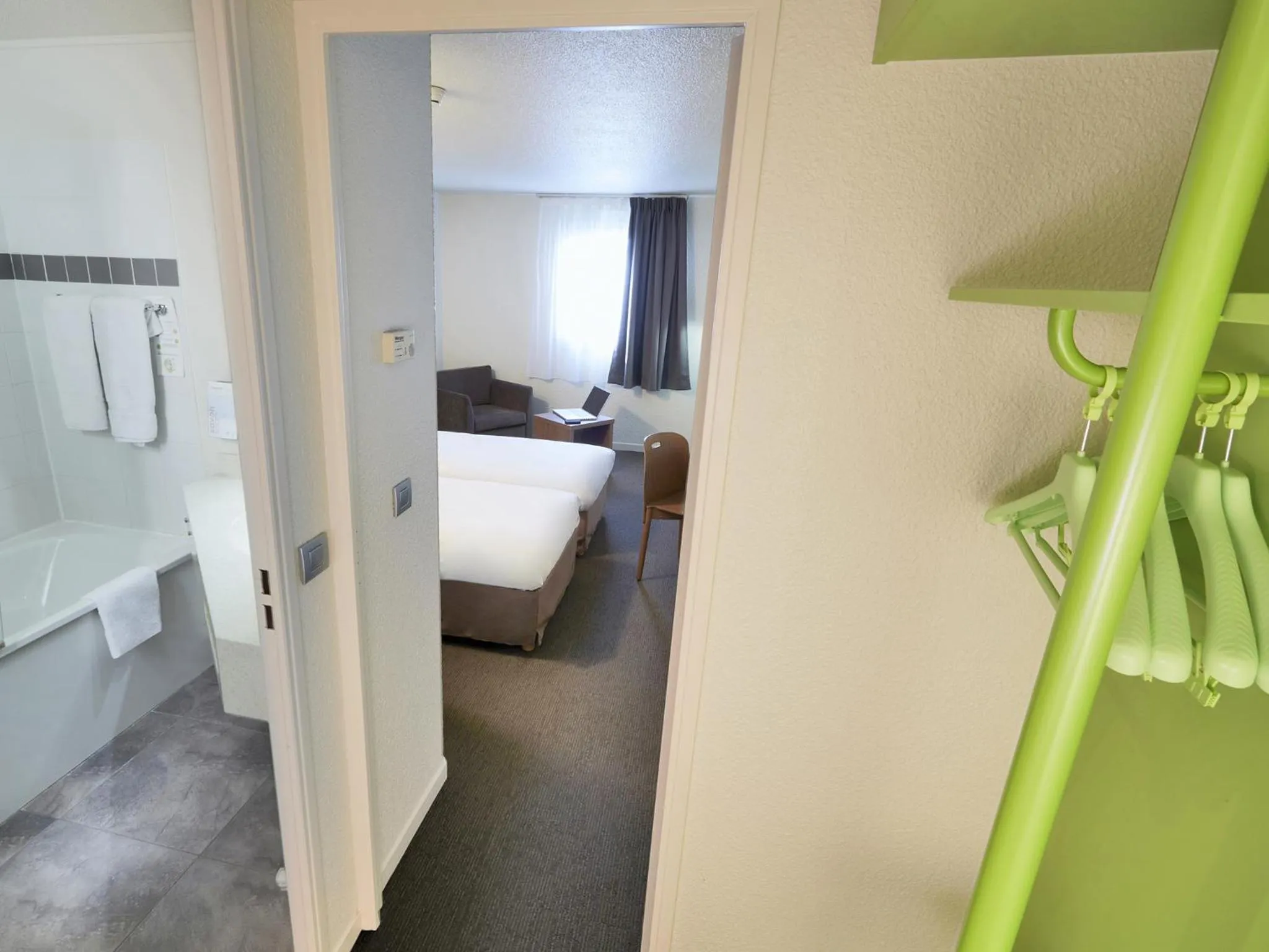 Superior Twin Room in Campanile Blanc-Mesnil