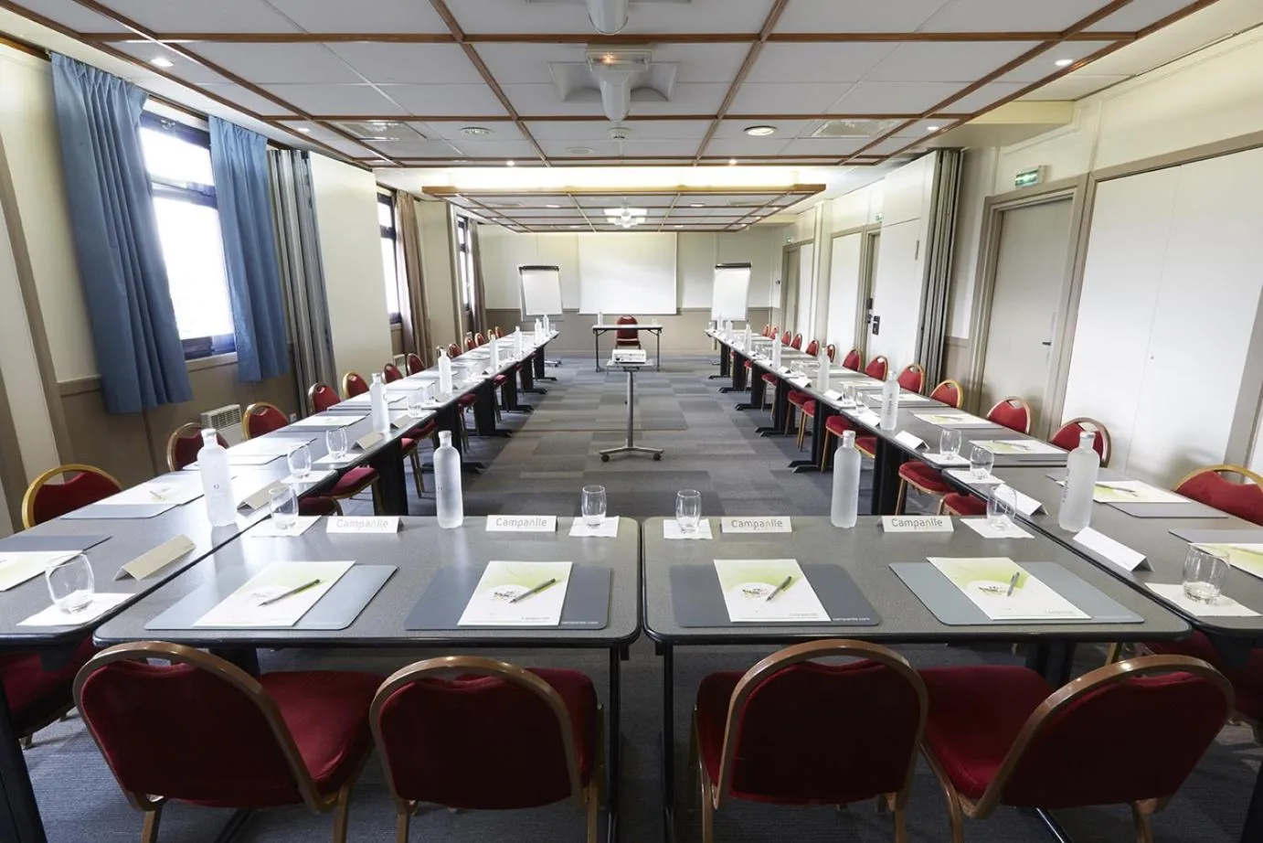 Business facilities in Campanile Blanc-Mesnil