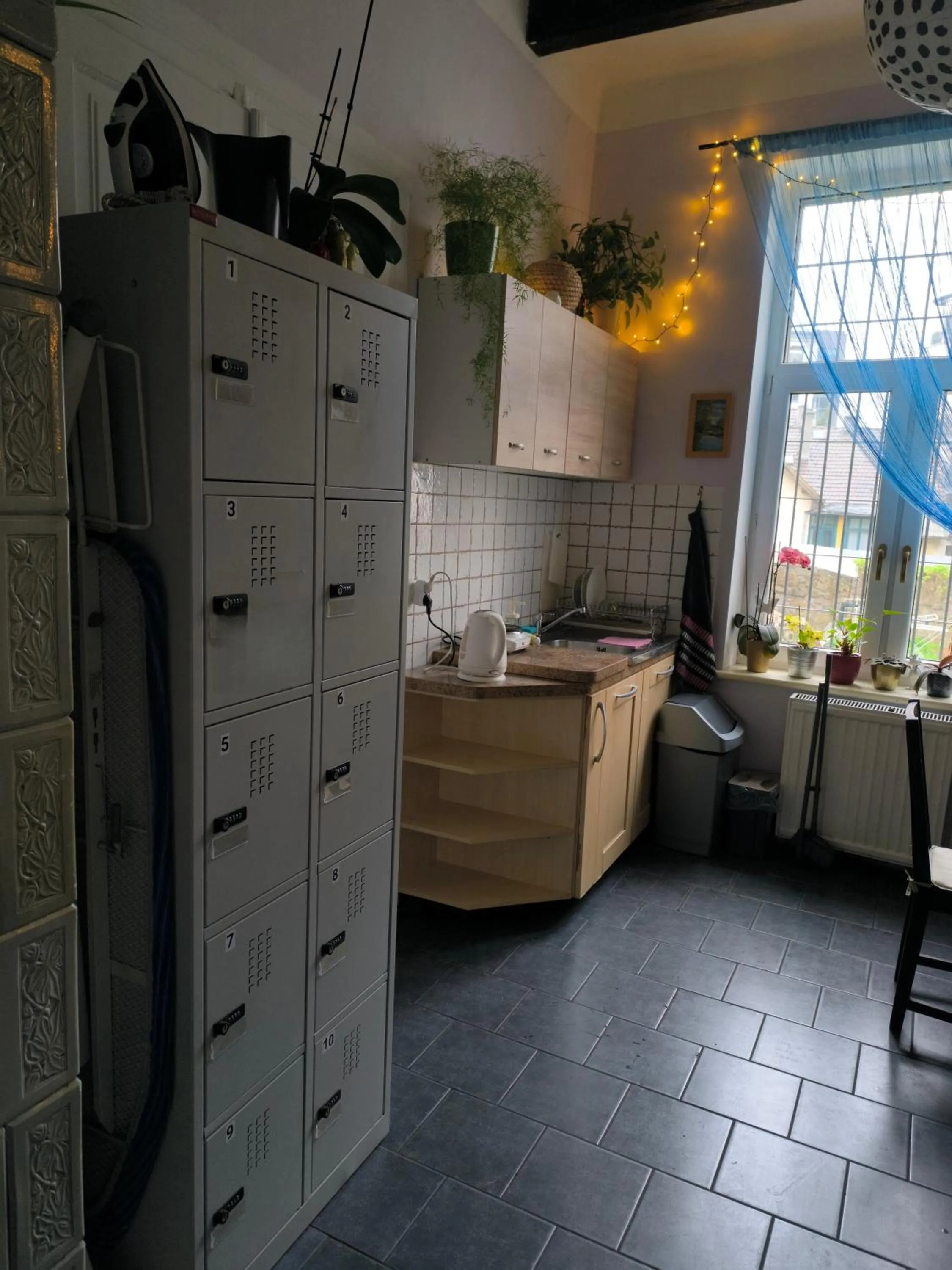 Kitchen or kitchenette in Willa Retro Hostel & Garden