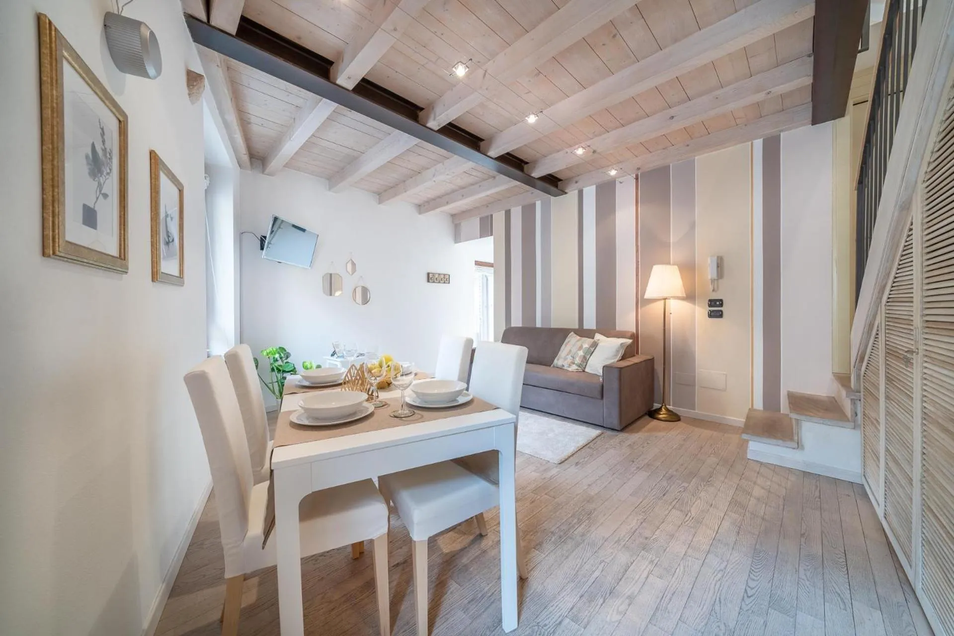Living room in Arena Balcony