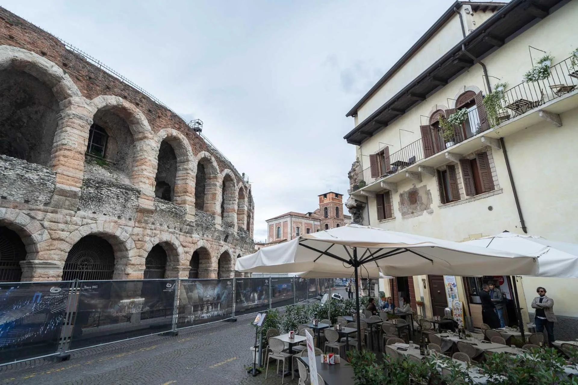 Facade/entrance in Arena Balcony