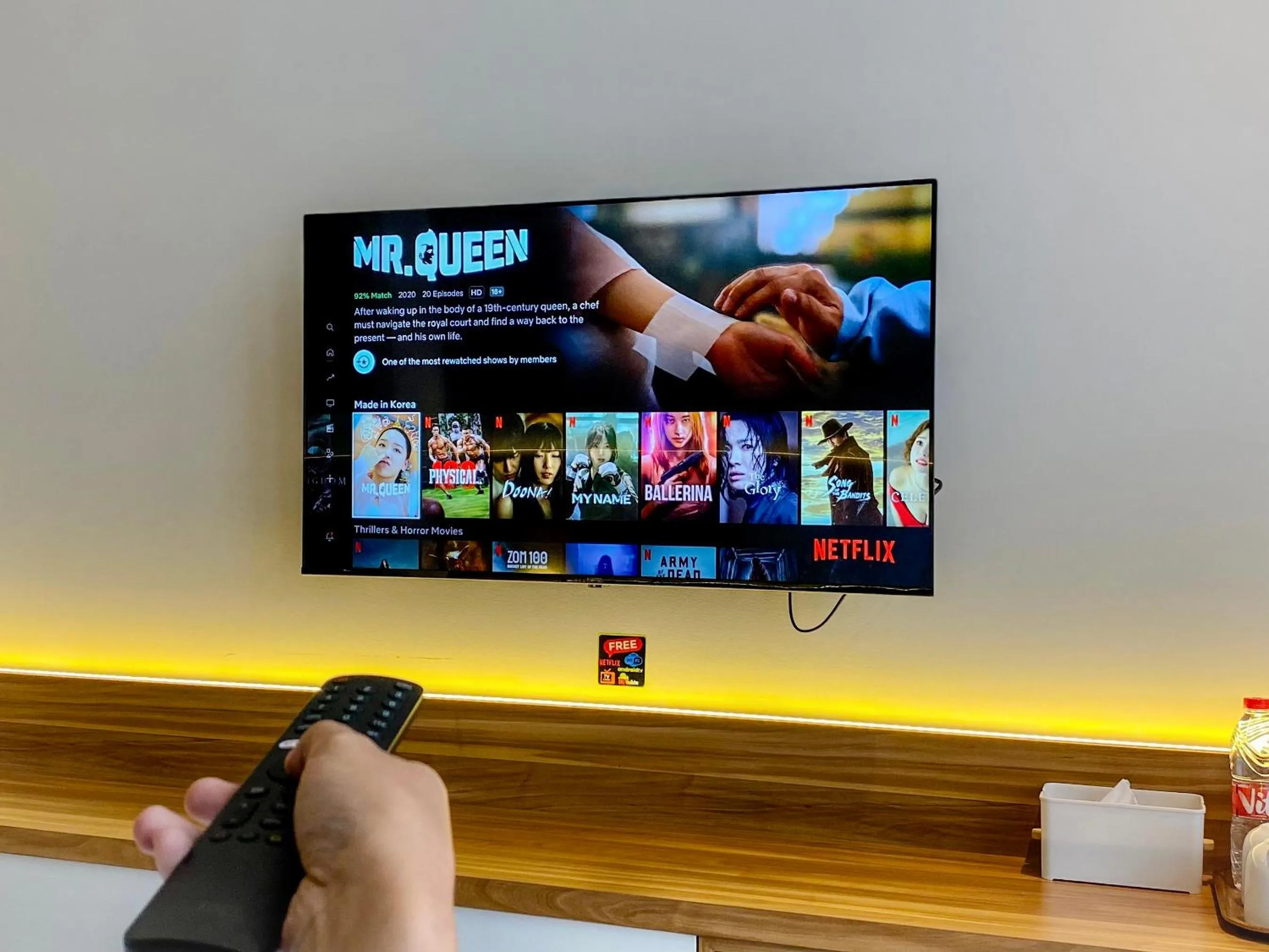 TV and multimedia in Facade Hotel by Azana