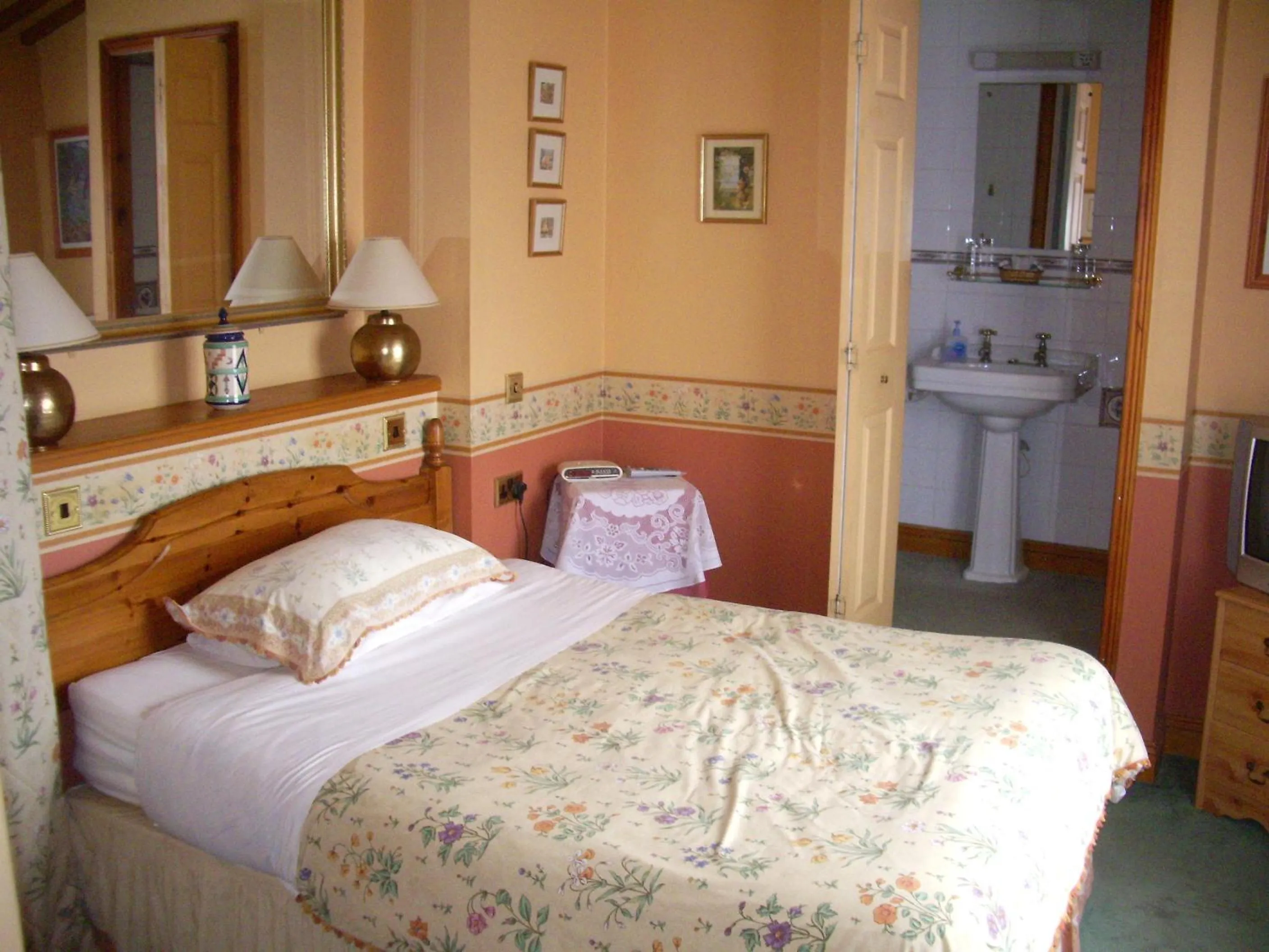 Photo of the whole room, Bed in Compton House