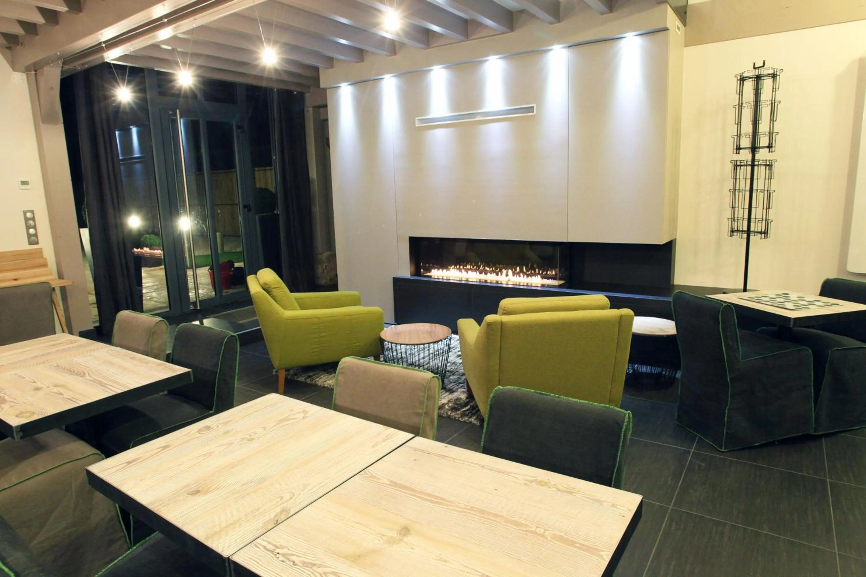 Communal lounge/ TV room in Aux 5 Sens