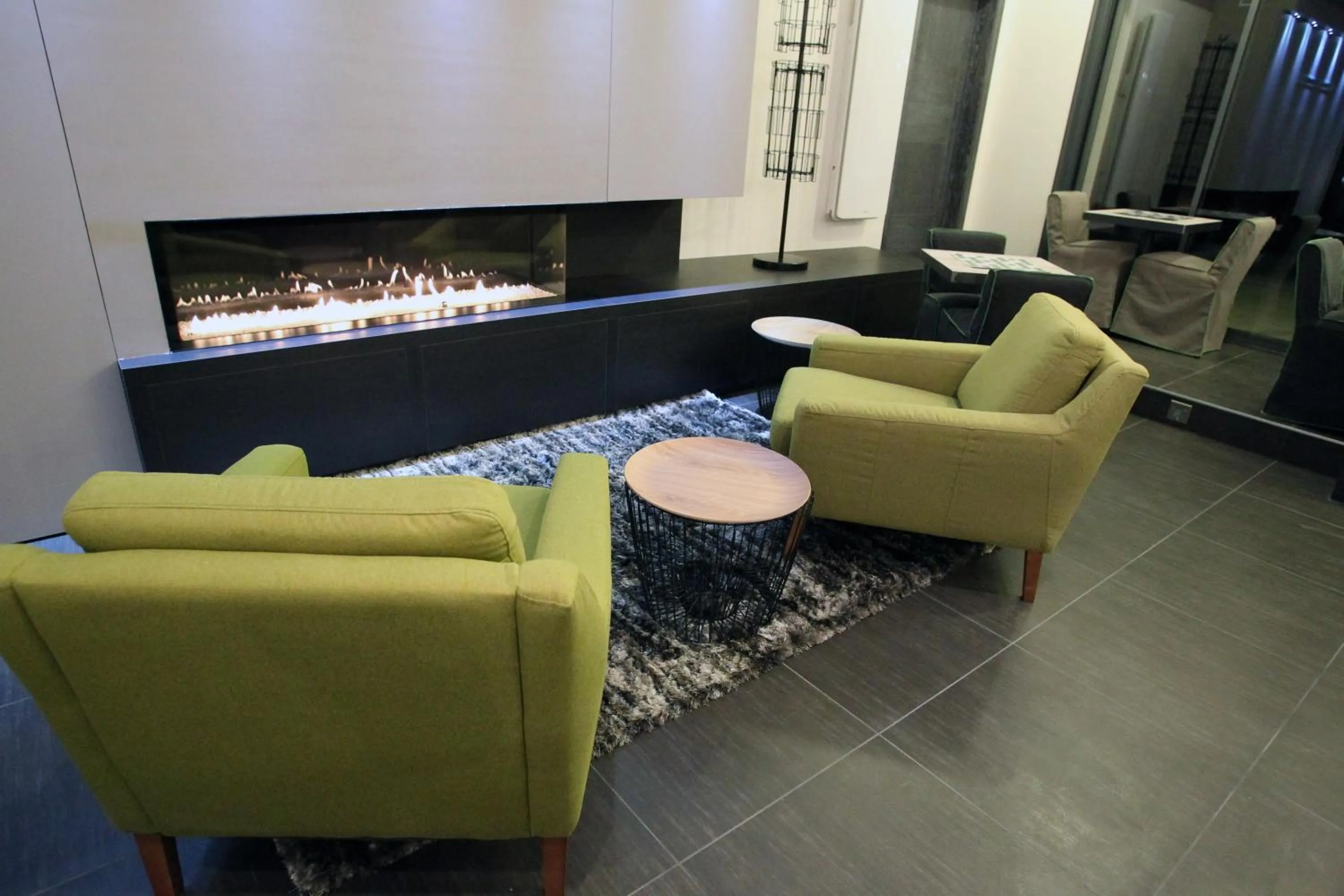 Communal lounge/ TV room in Aux 5 Sens