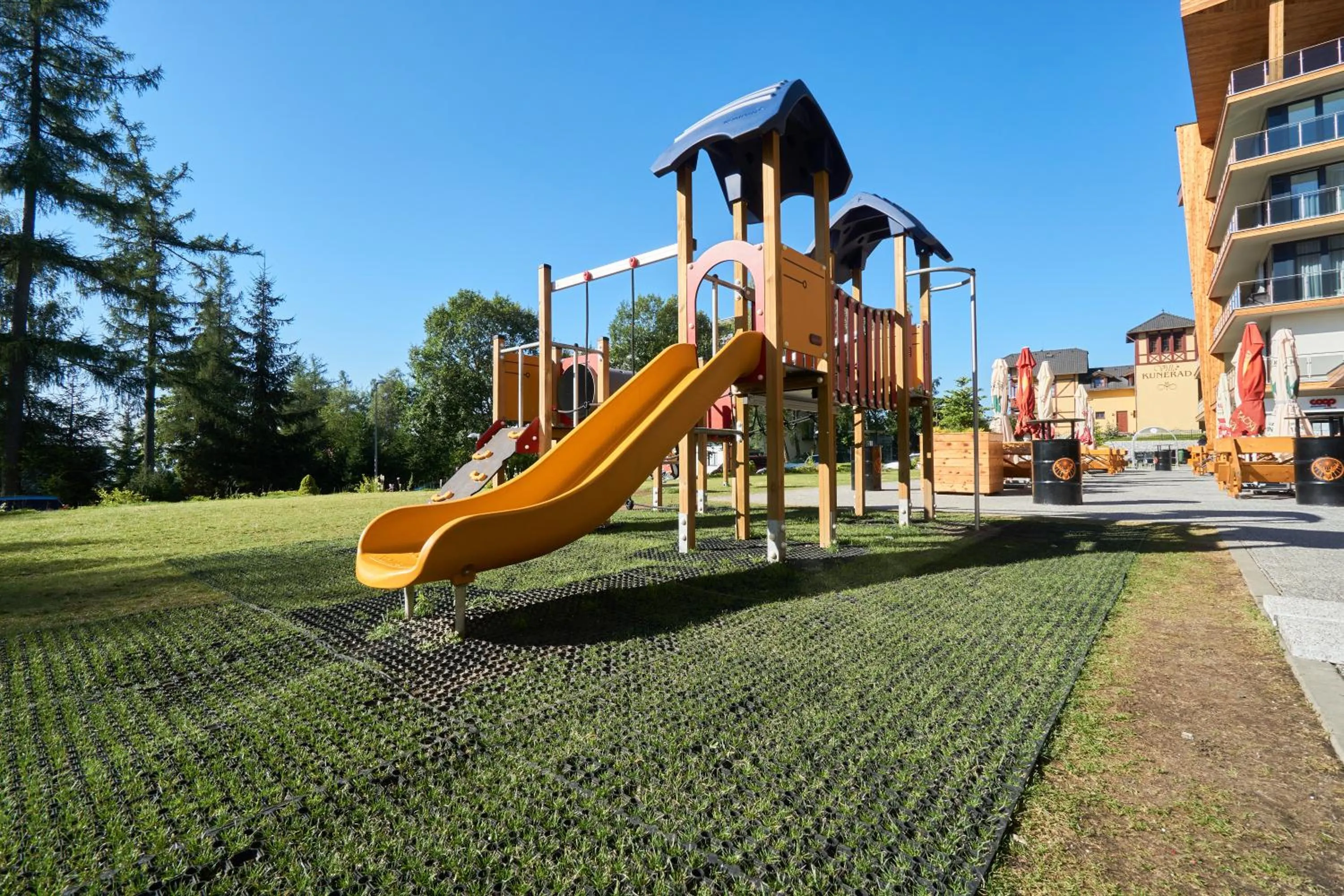 Children play ground in Apartmánový Hotel HREBIENOK RESORT