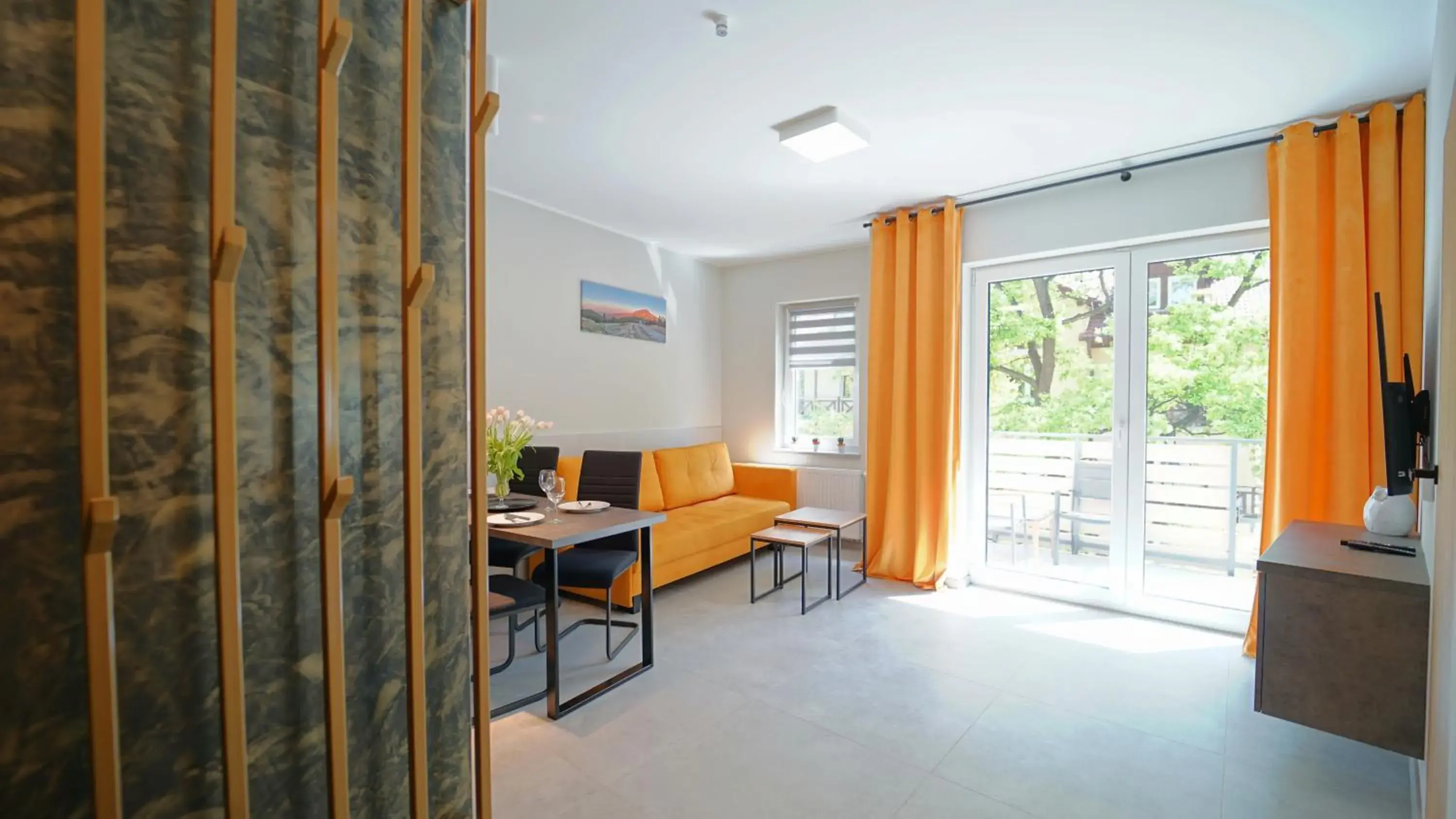 Deluxe Apartment in Apartamenty EverySky - Nad Łomnicą 1E-2B Deluxe Apartment in Apartamenty EverySky - Nad Łomnicą 1E-2B