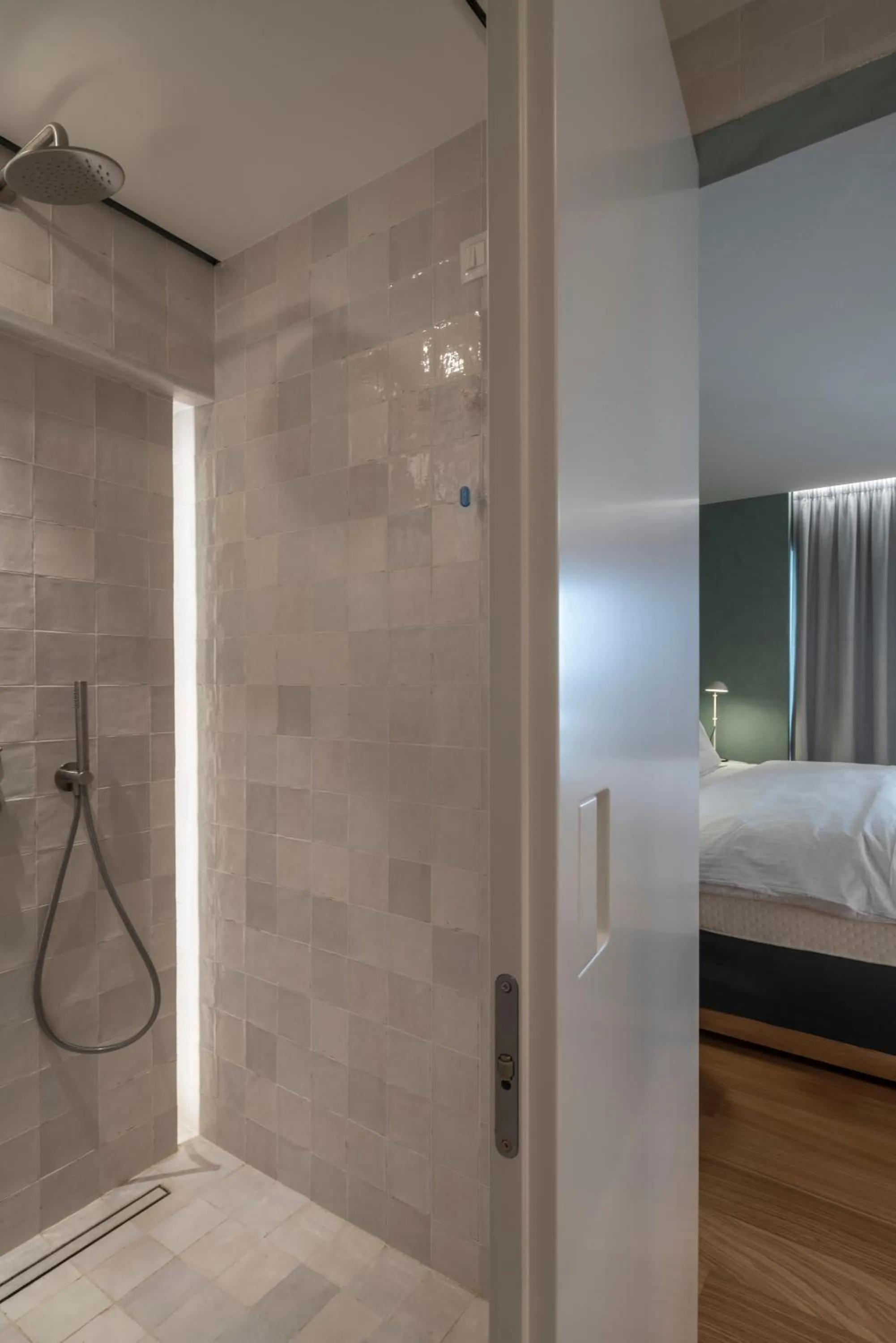 Shower, Bed in Coco-mat Athens BC