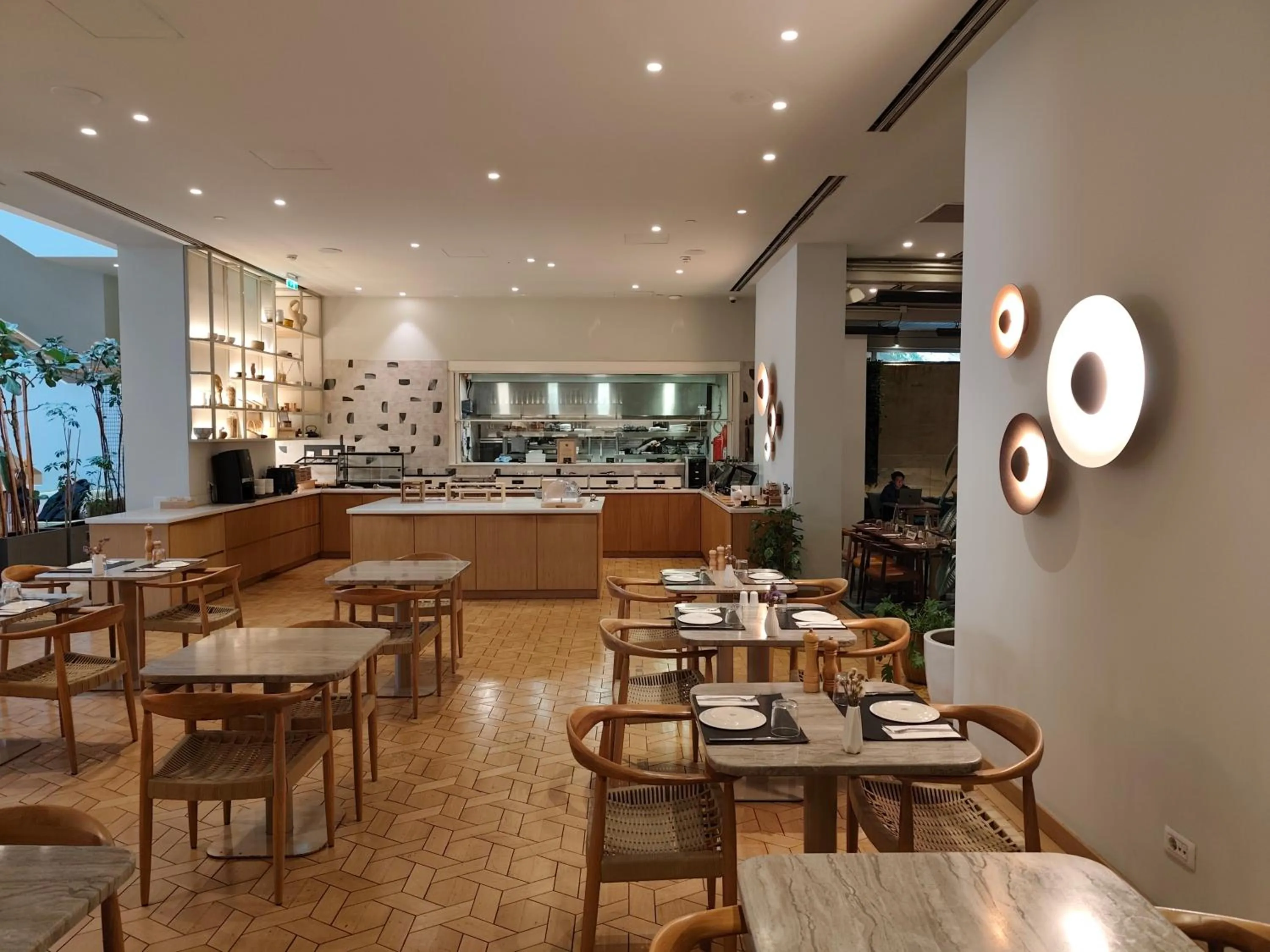 Restaurant/places to eat in Coco-mat Athens BC