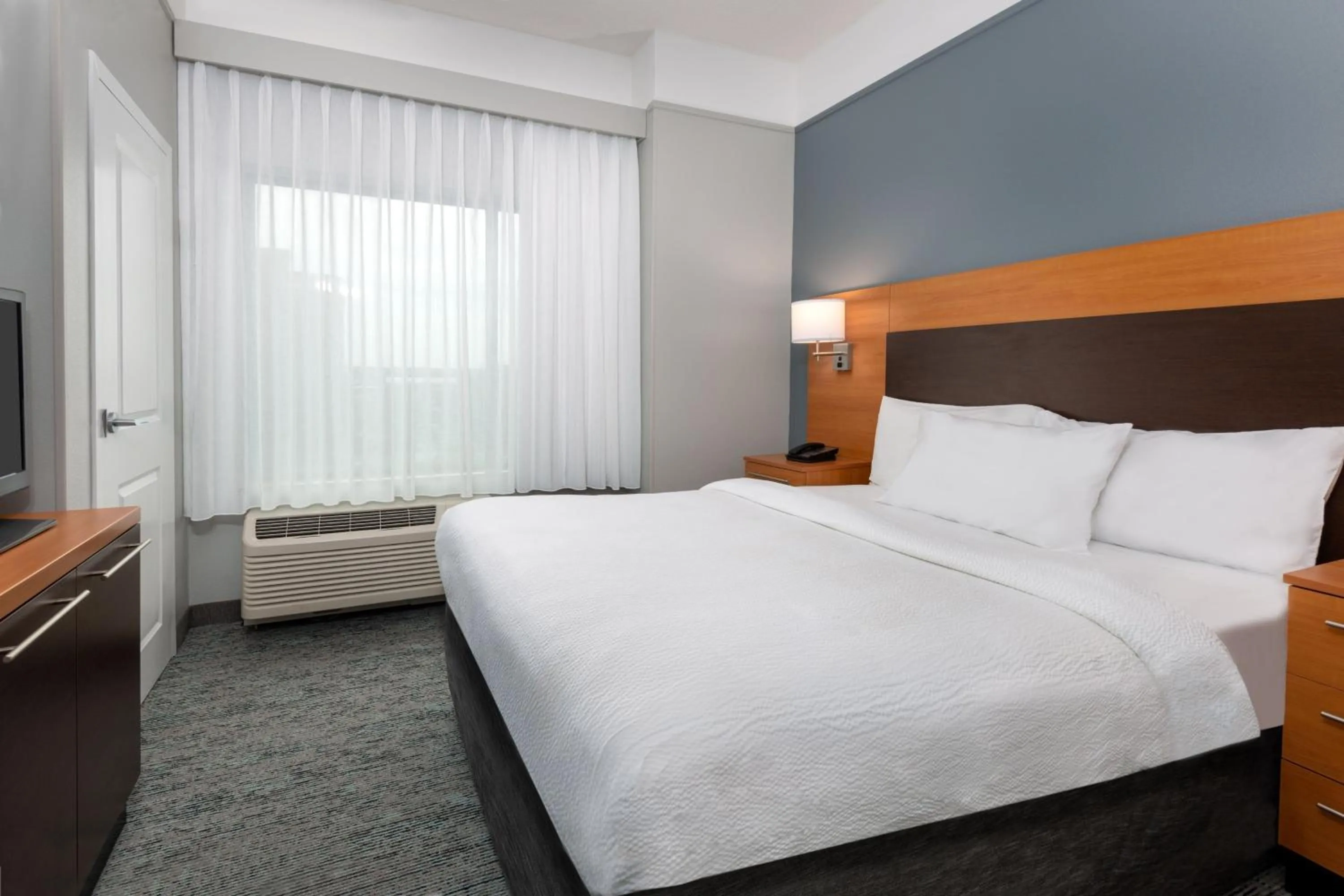 Bedroom, Bed in TownePlace Suites Buffalo Airport
