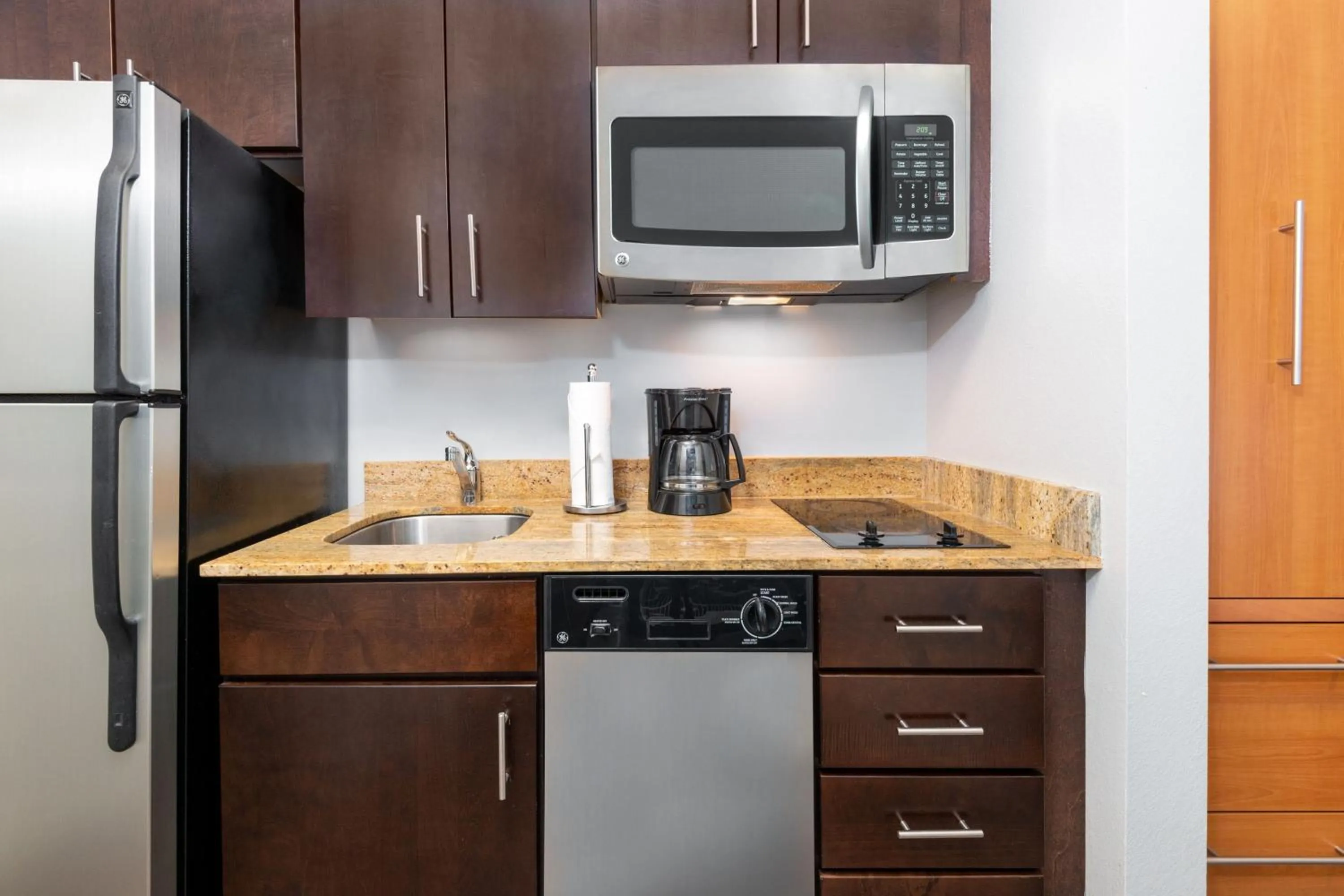 Kitchen or kitchenette in TownePlace Suites Buffalo Airport