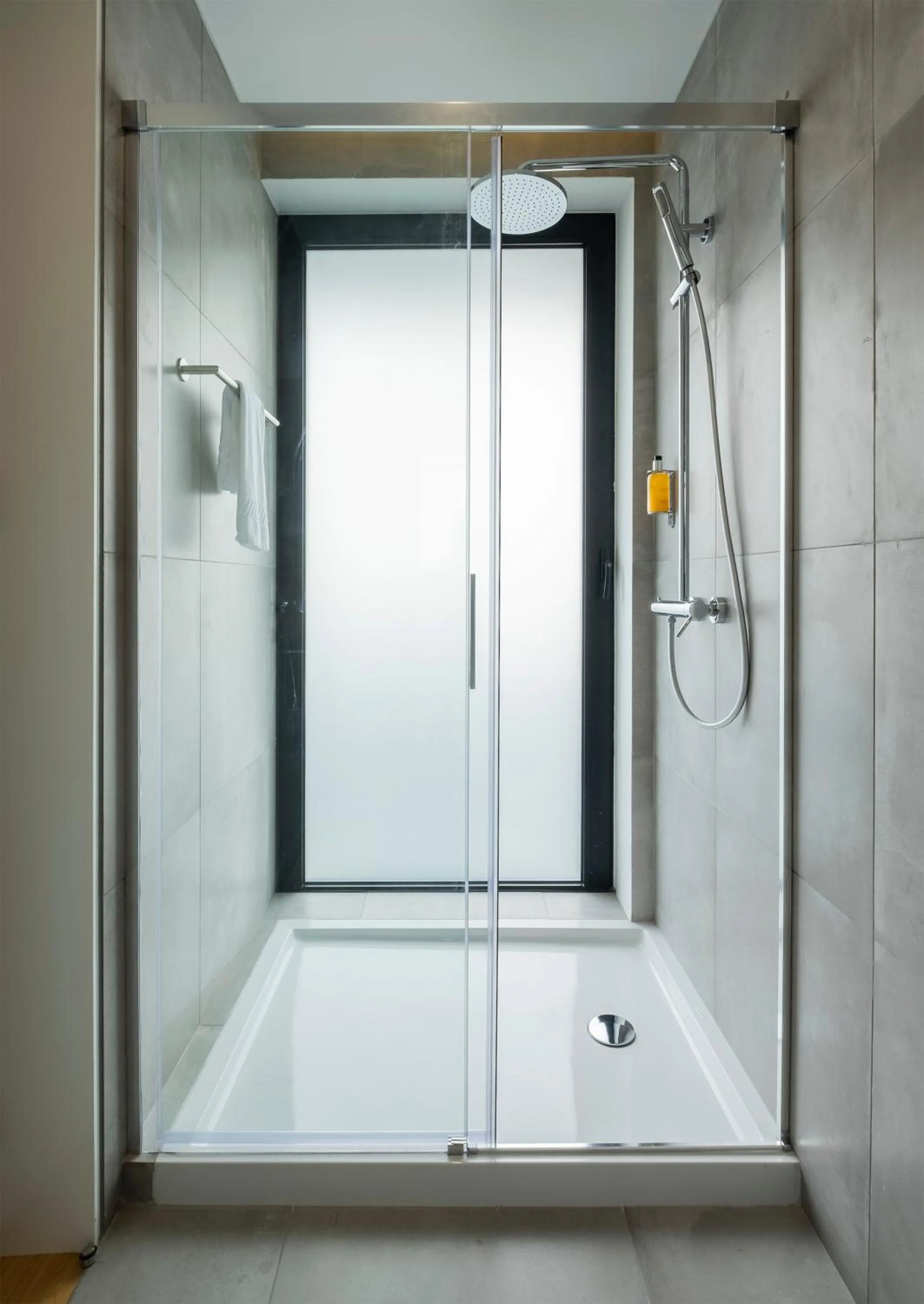 Shower in Aqua - Pópulo Eco Village