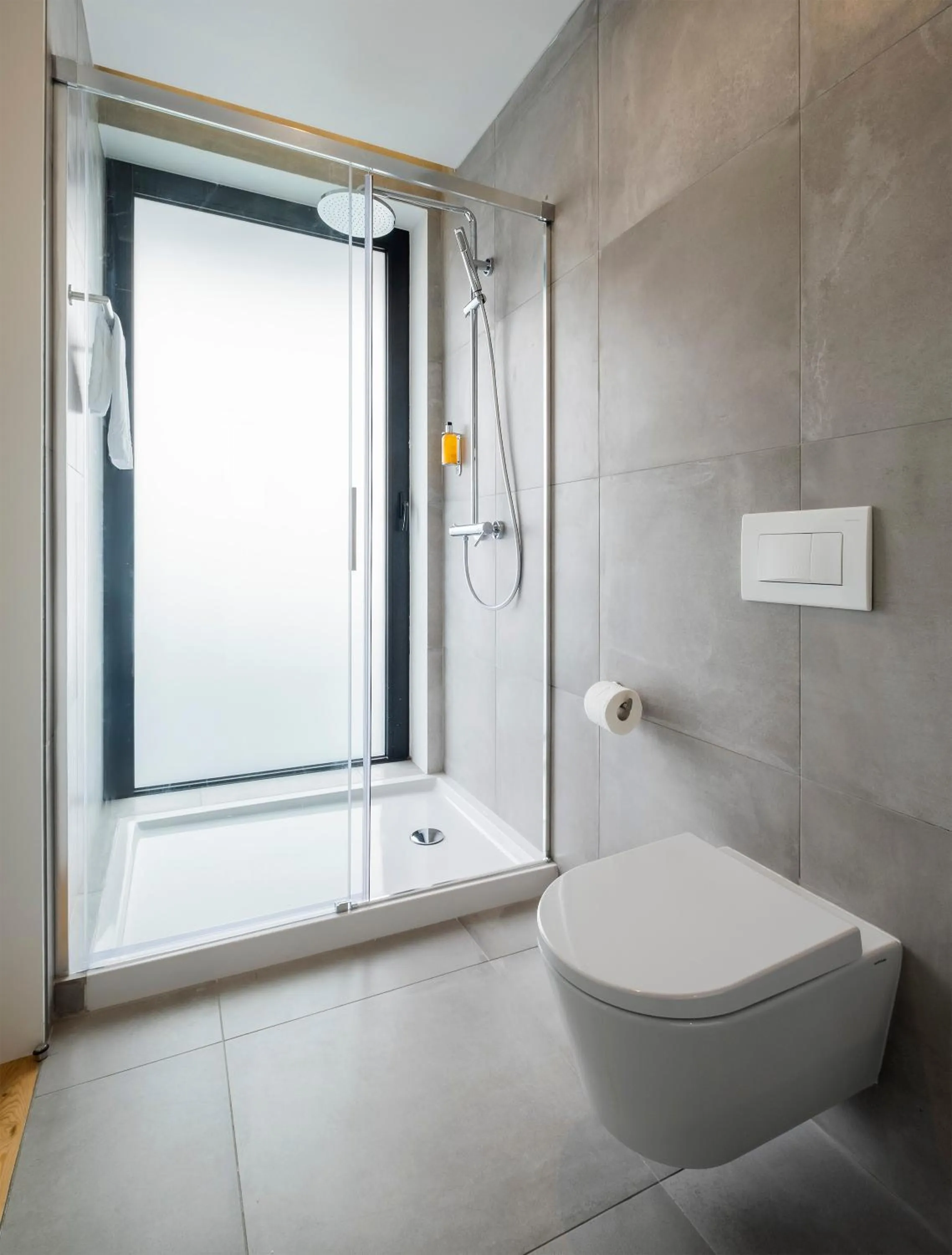 Shower in Aqua - Pópulo Eco Village