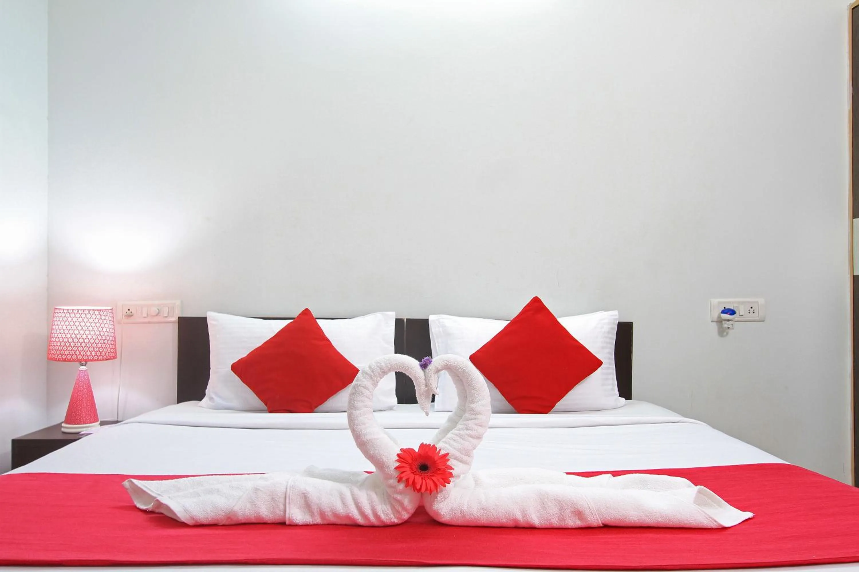 Bed in SM Royal Suites - Hotel near Kempegowda international Airport Bangalore