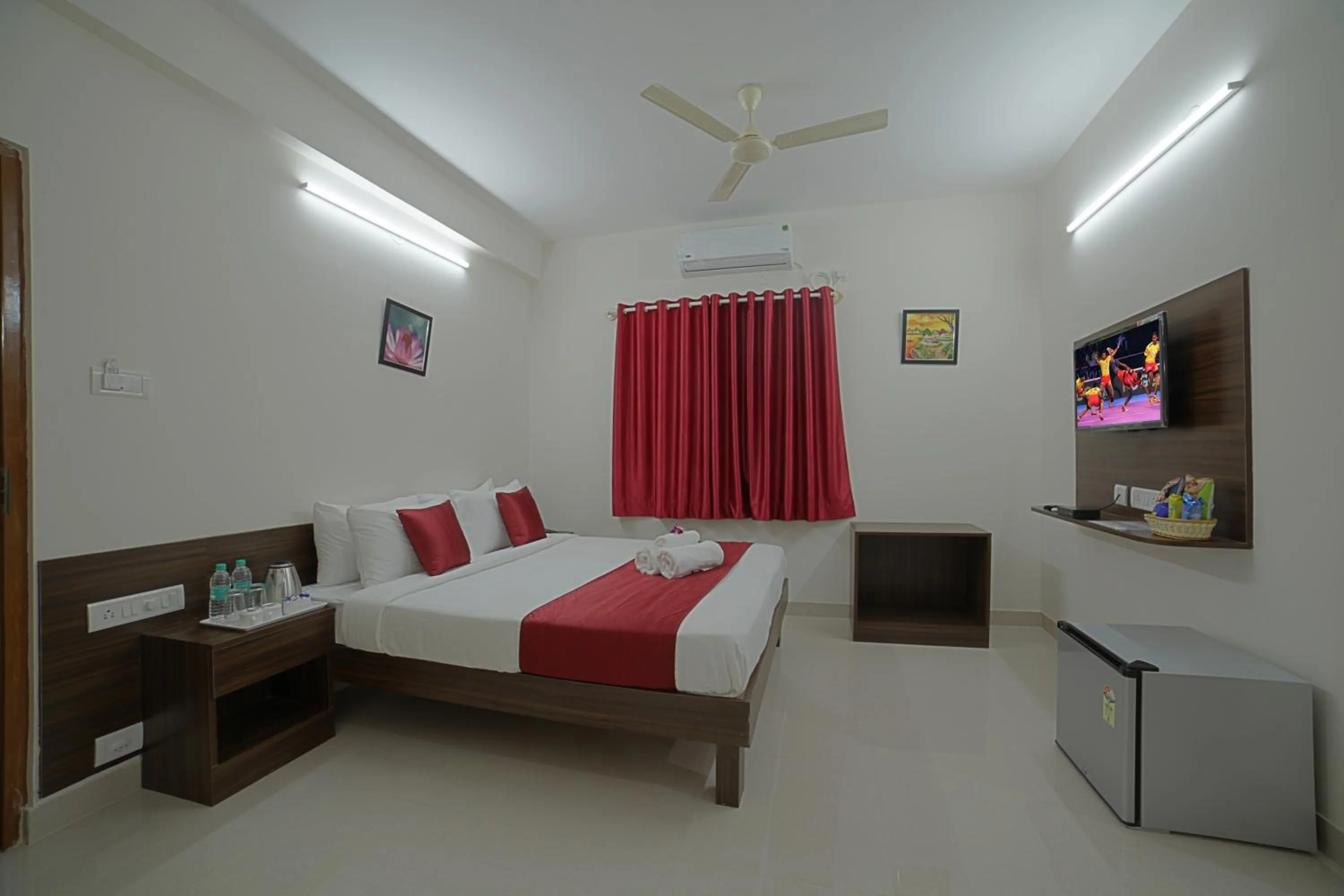 Bedroom, Bed in SM Royal Suites - Hotel near Kempegowda international Airport Bangalore