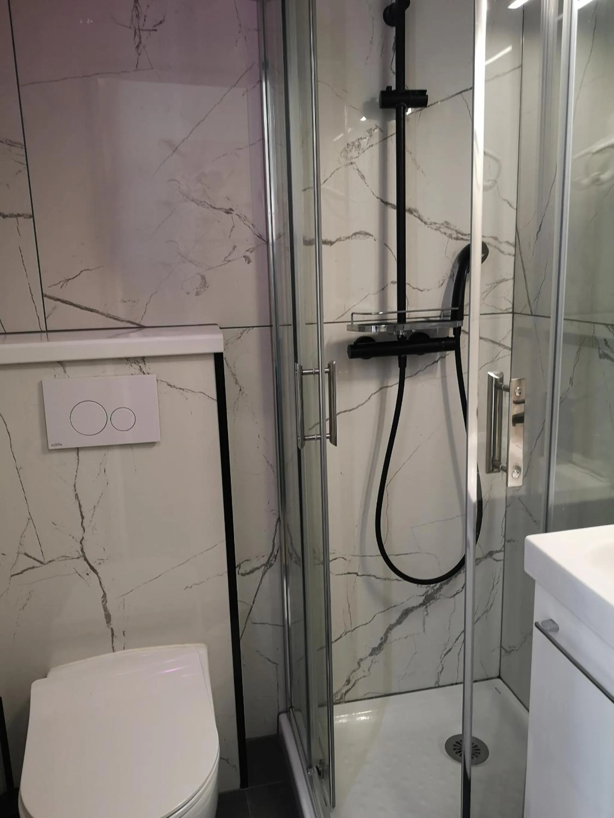 Shower in Hotel Hippodrome