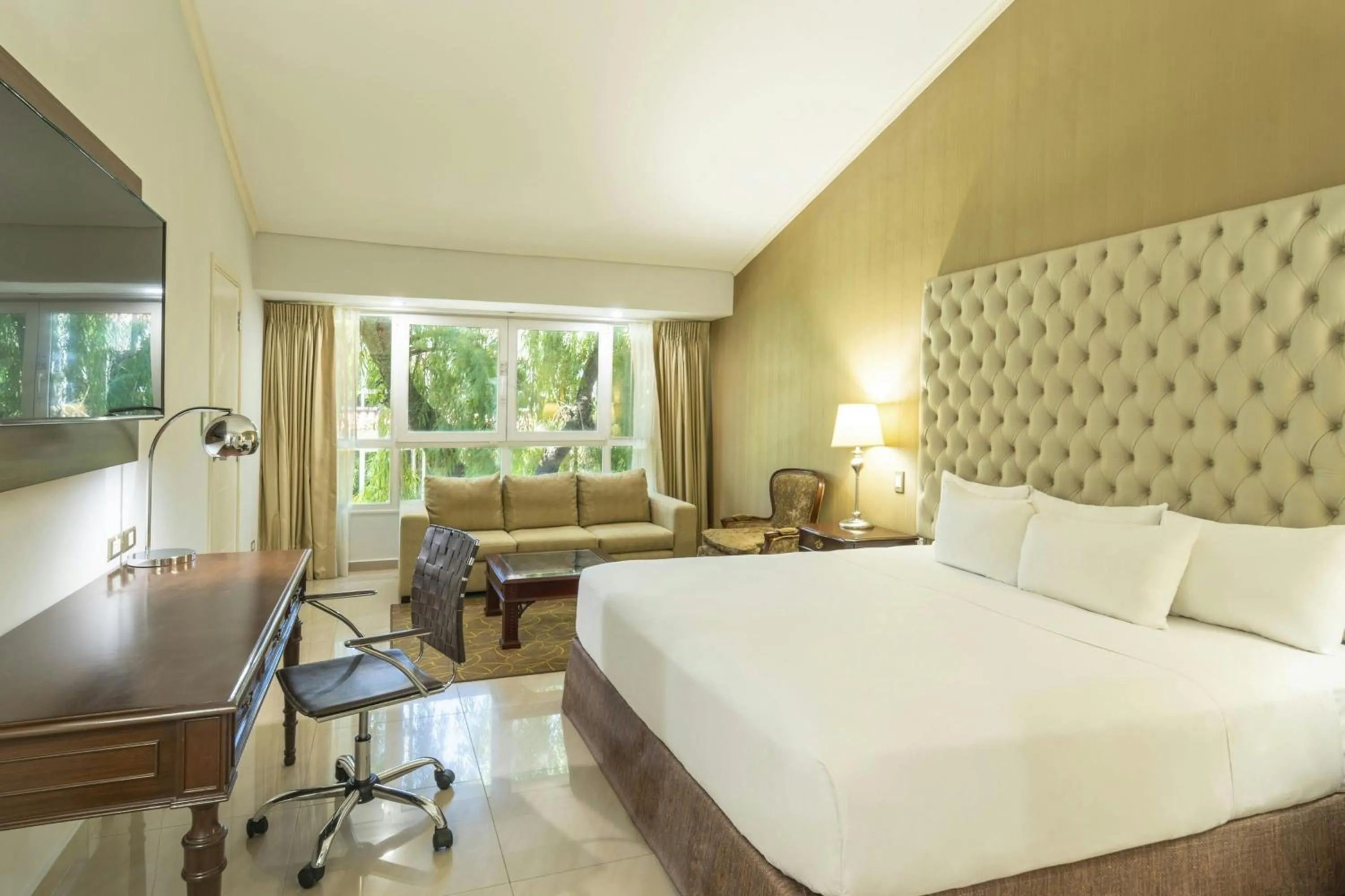 Lounge or bar, Bed in Los Tajibos, Santa Cruz de la Sierra, a Tribute Portfolio Hotel