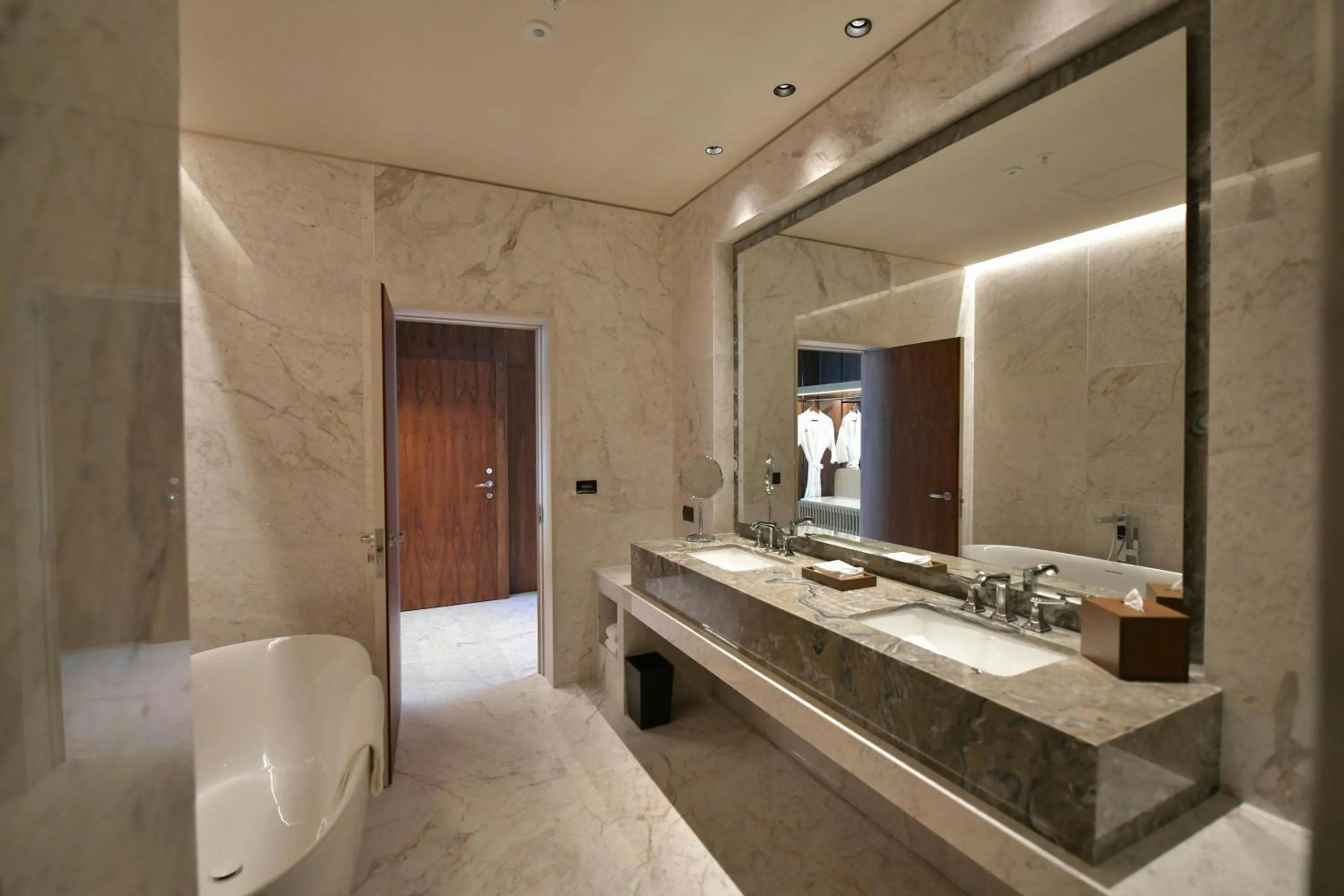 Lounge or bar in Los Tajibos, Santa Cruz de la Sierra, a Tribute Portfolio Hotel