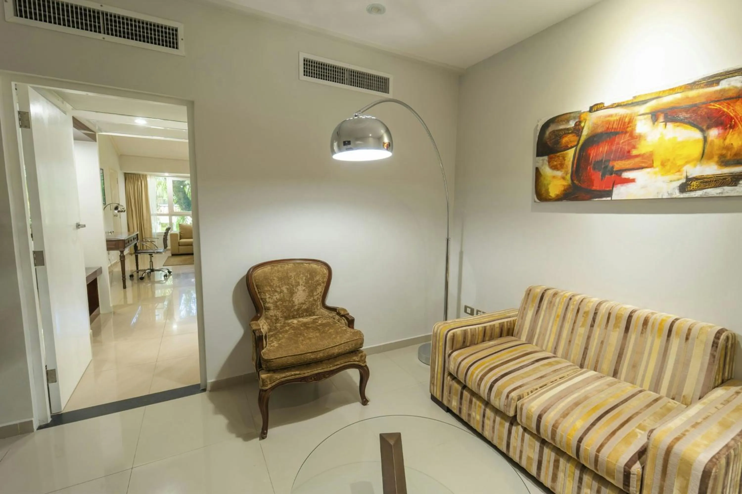 Lounge or bar in Los Tajibos, Santa Cruz de la Sierra, a Tribute Portfolio Hotel