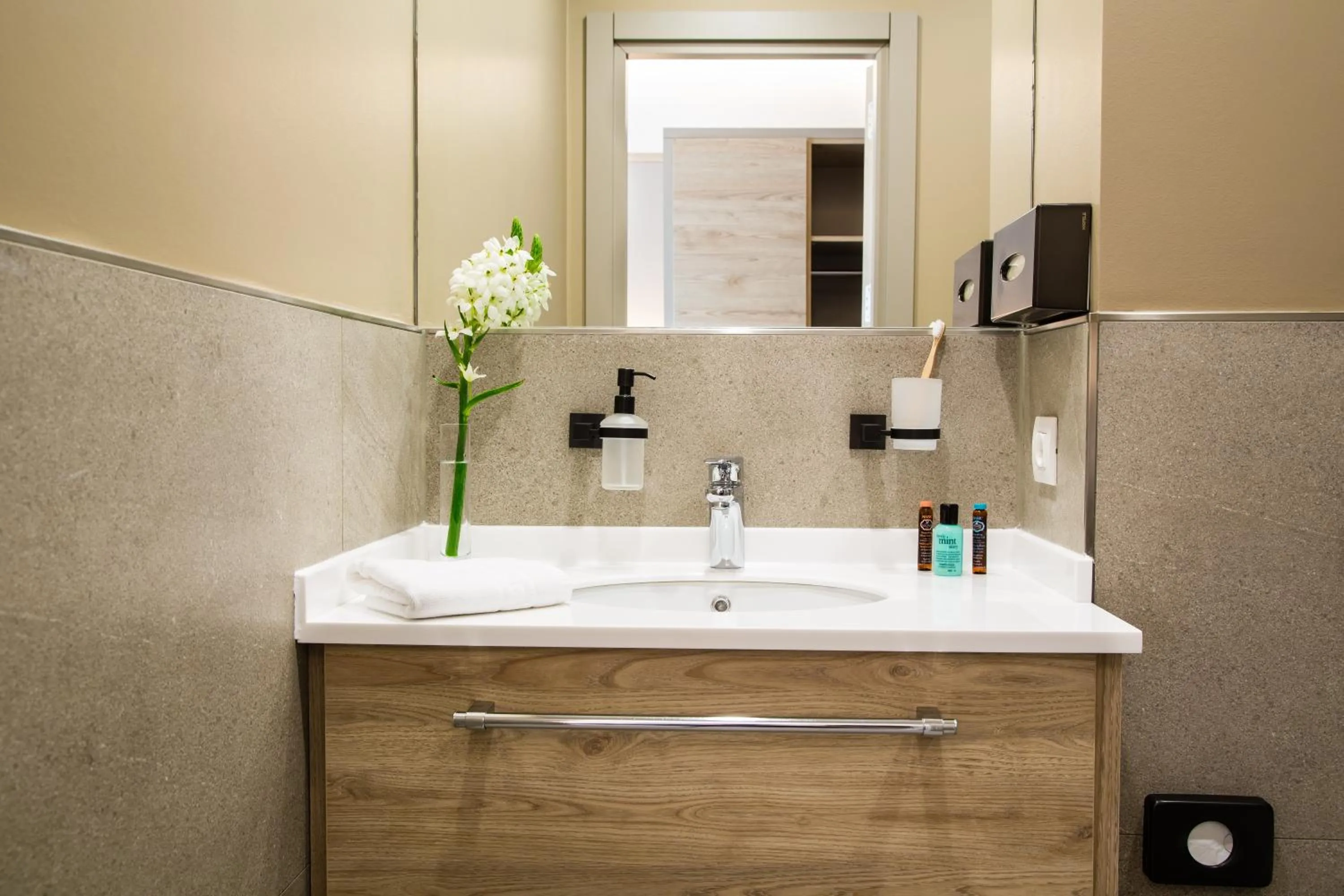 Shower in Hotel Atlas Leipzig