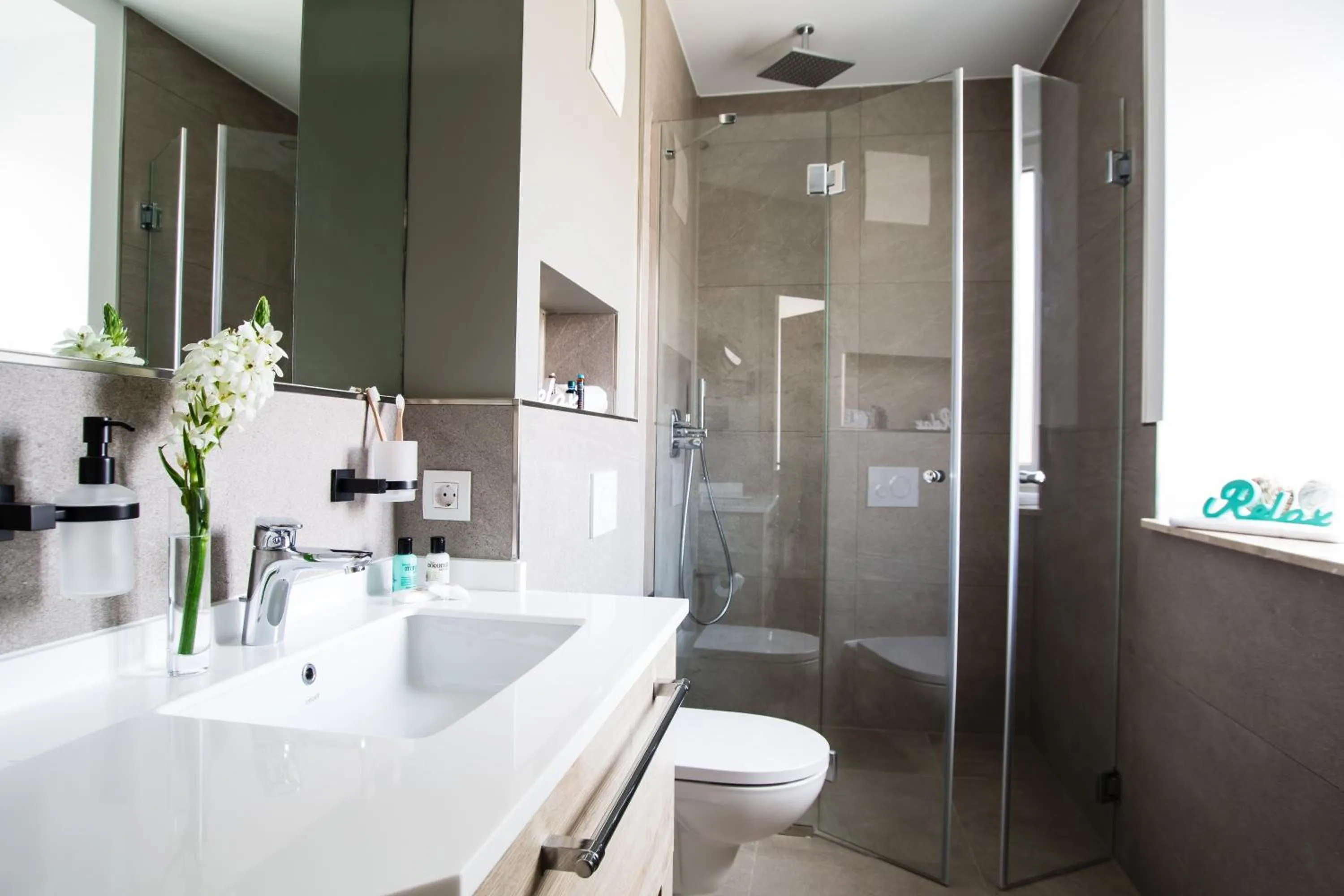 Shower in Hotel Atlas Leipzig