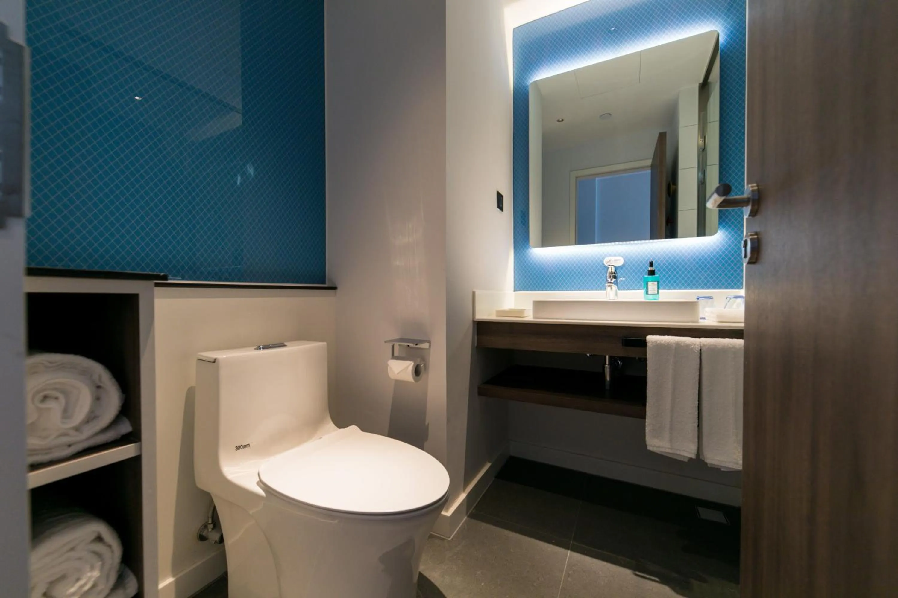 Photo of the whole room in Holiday Inn Express Shanghai Tangzhen, an IHG Hotel