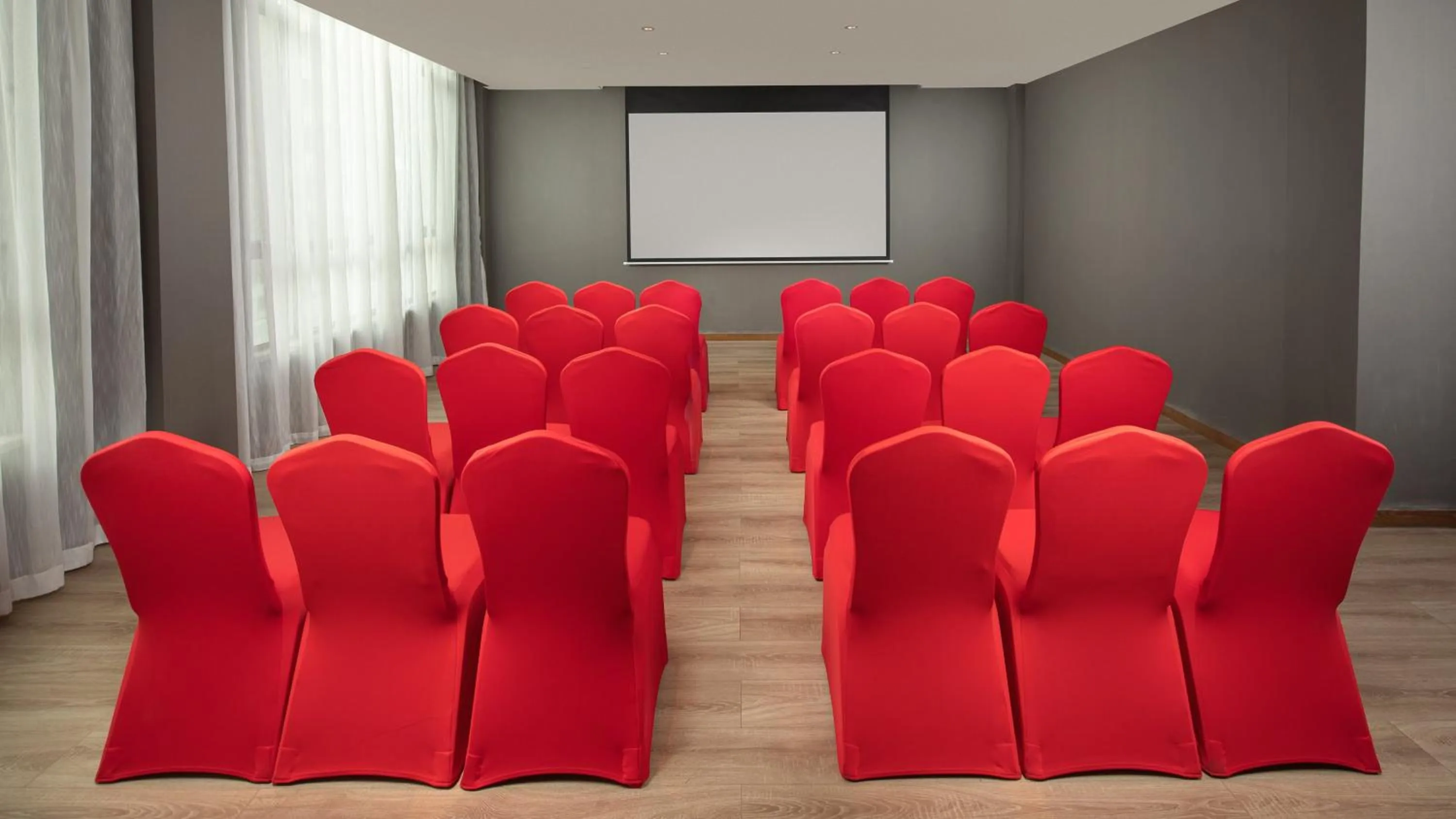 Meeting/conference room in Holiday Inn Batang by IHG