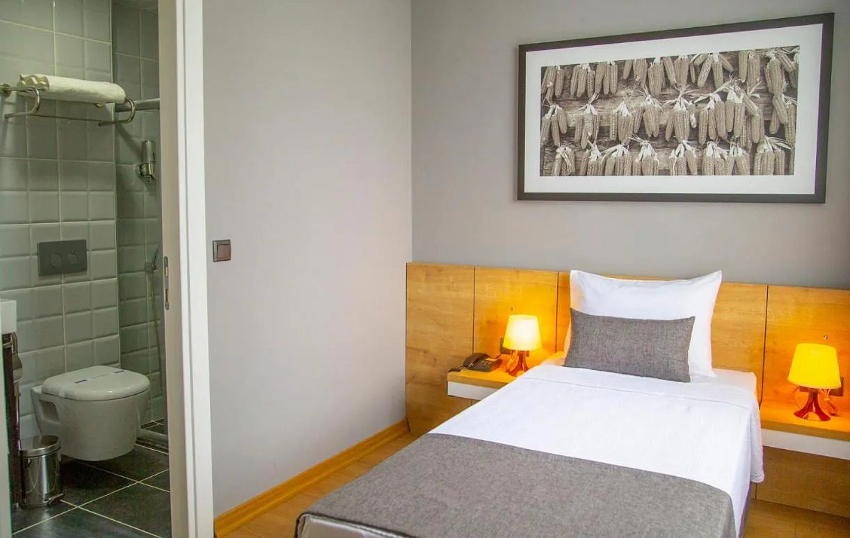 Bed in UZER OTEL