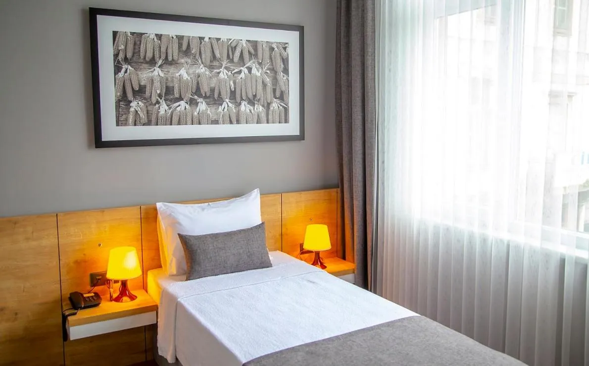 Bed in UZER OTEL