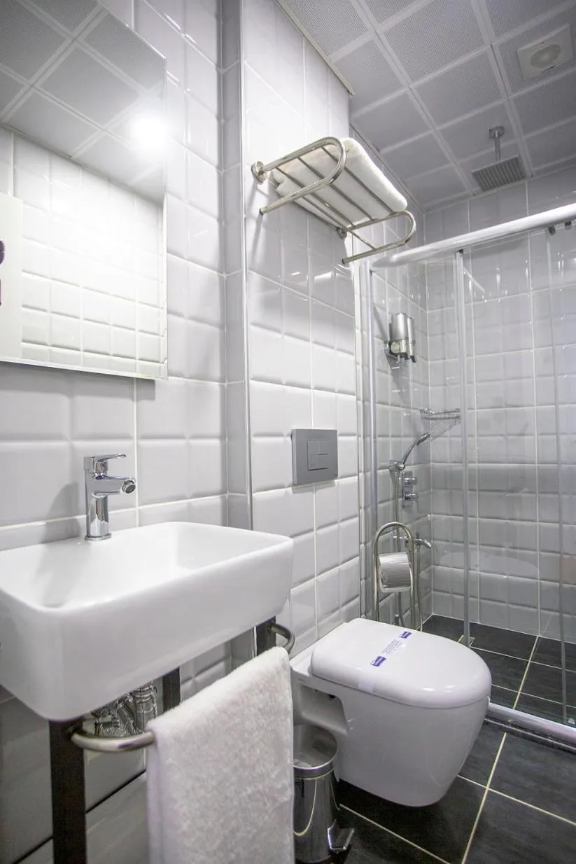 Double or Twin Room with Bathroom in UZER OTEL