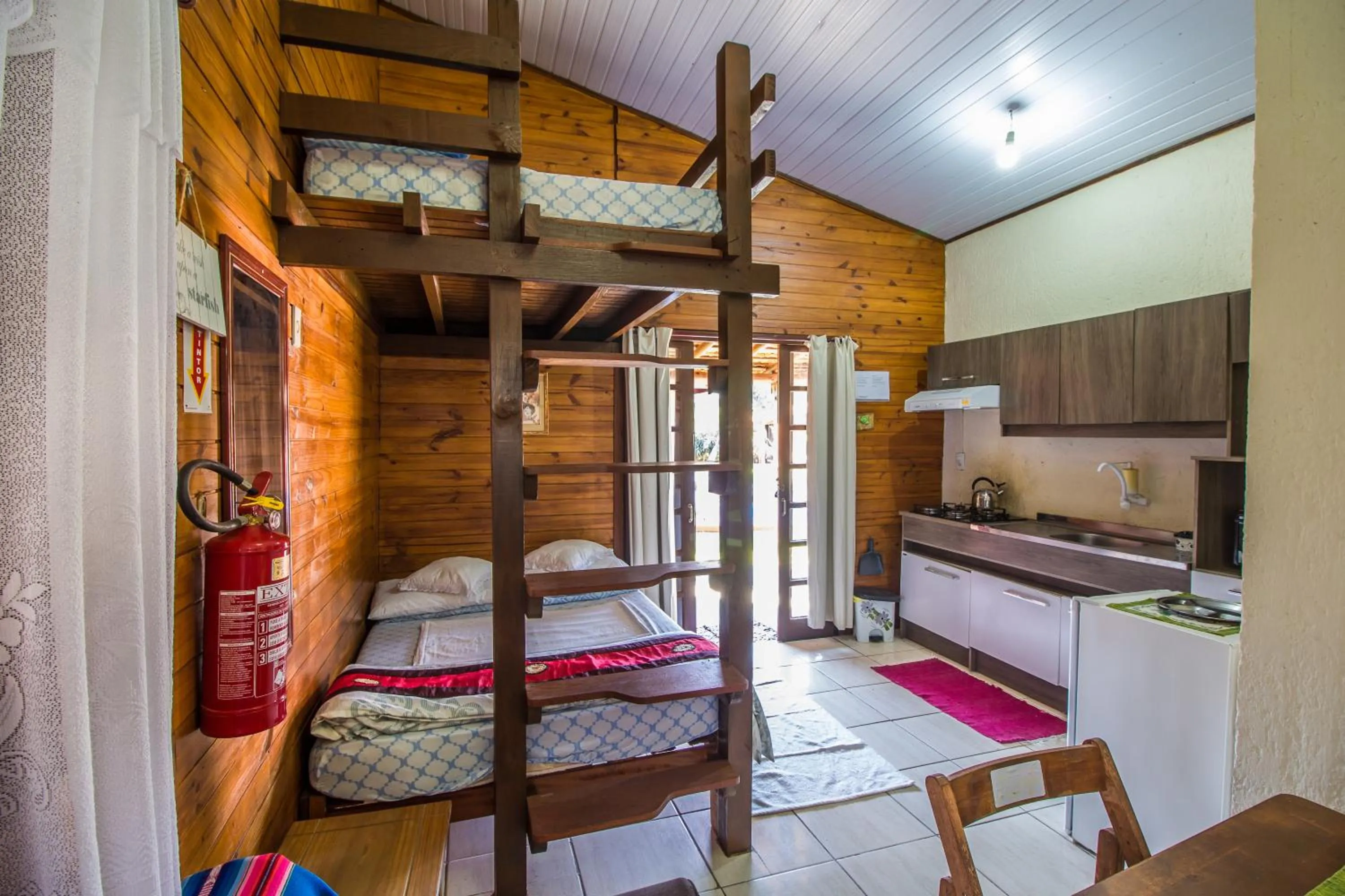 Kitchen or kitchenette, Bed in Green Mountain Pousada