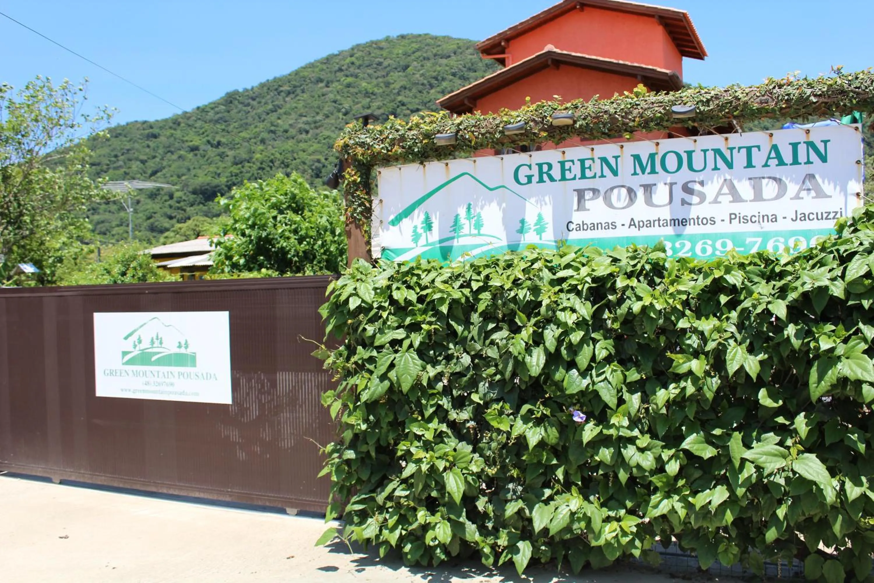 Facade/entrance in Green Mountain Pousada
