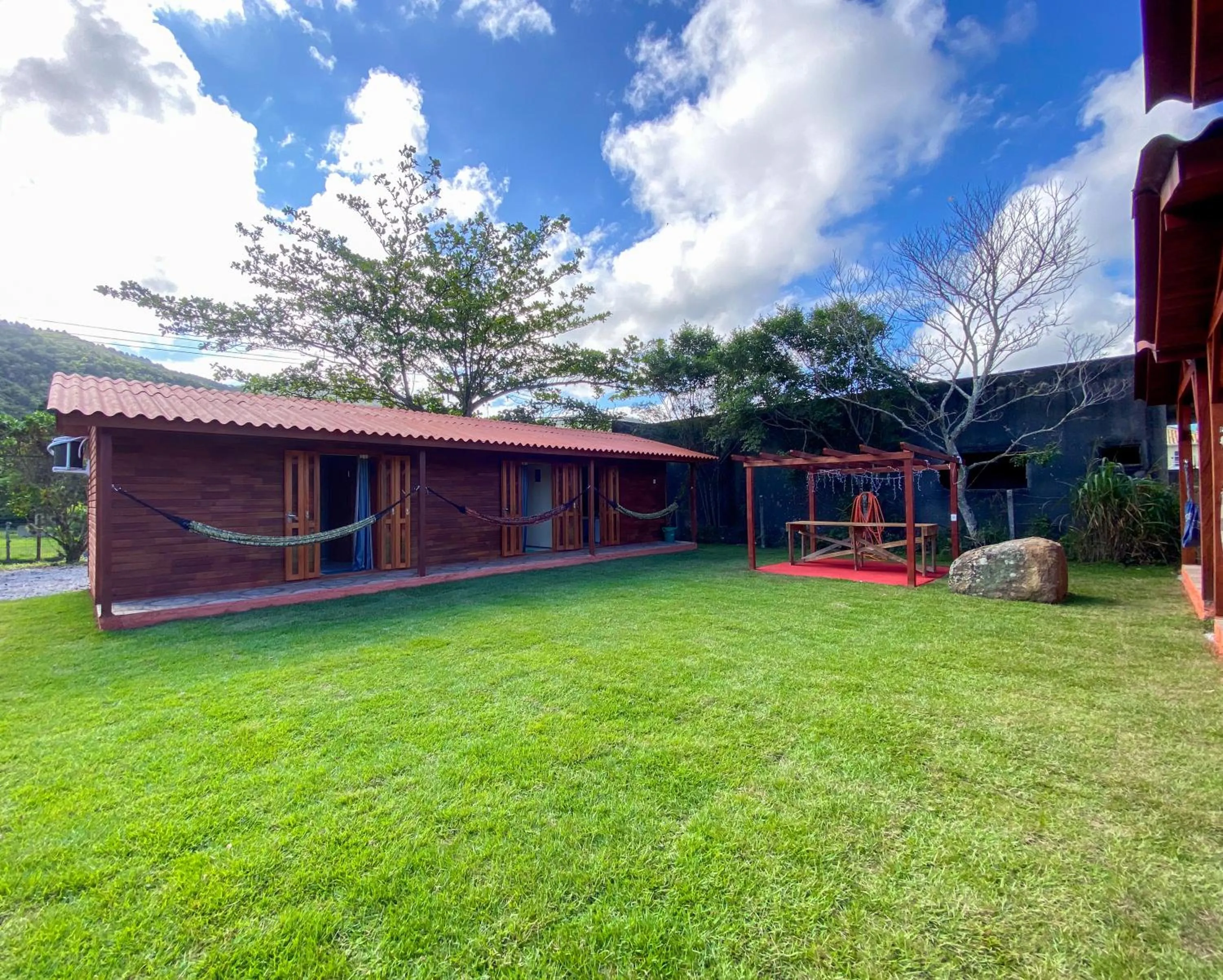 Property building in Green Mountain Pousada