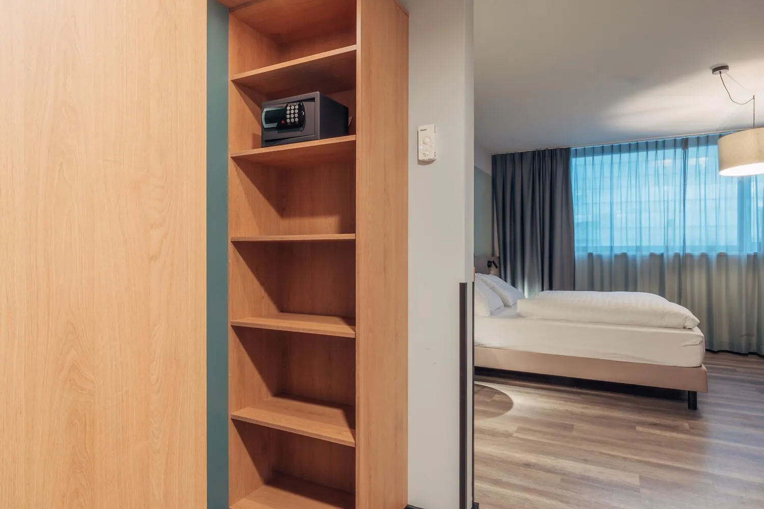 wardrobe, Bed in harry's XL Hotel Salzburg