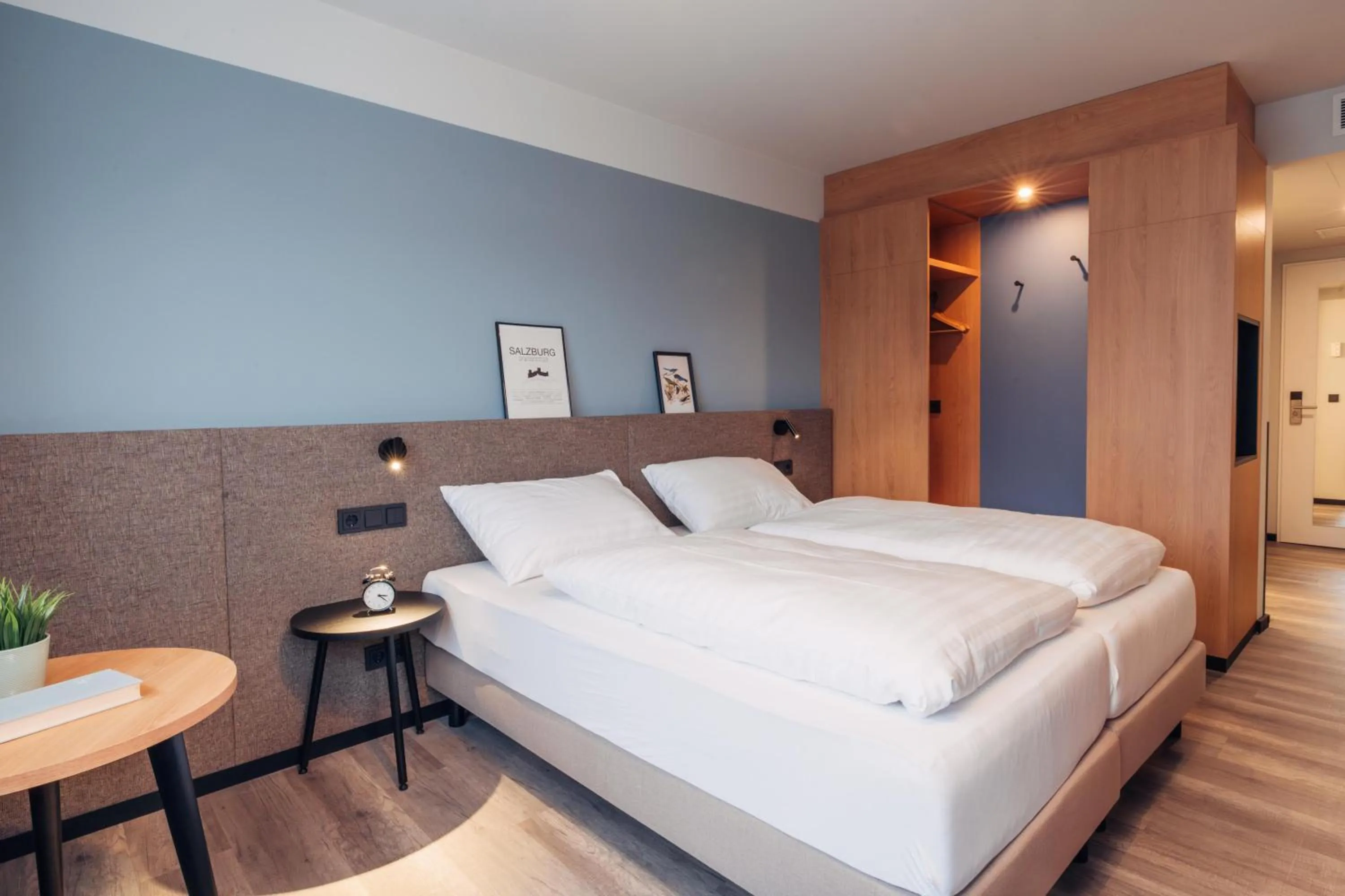 Photo of the whole room, Bed in harry's home Salzburg