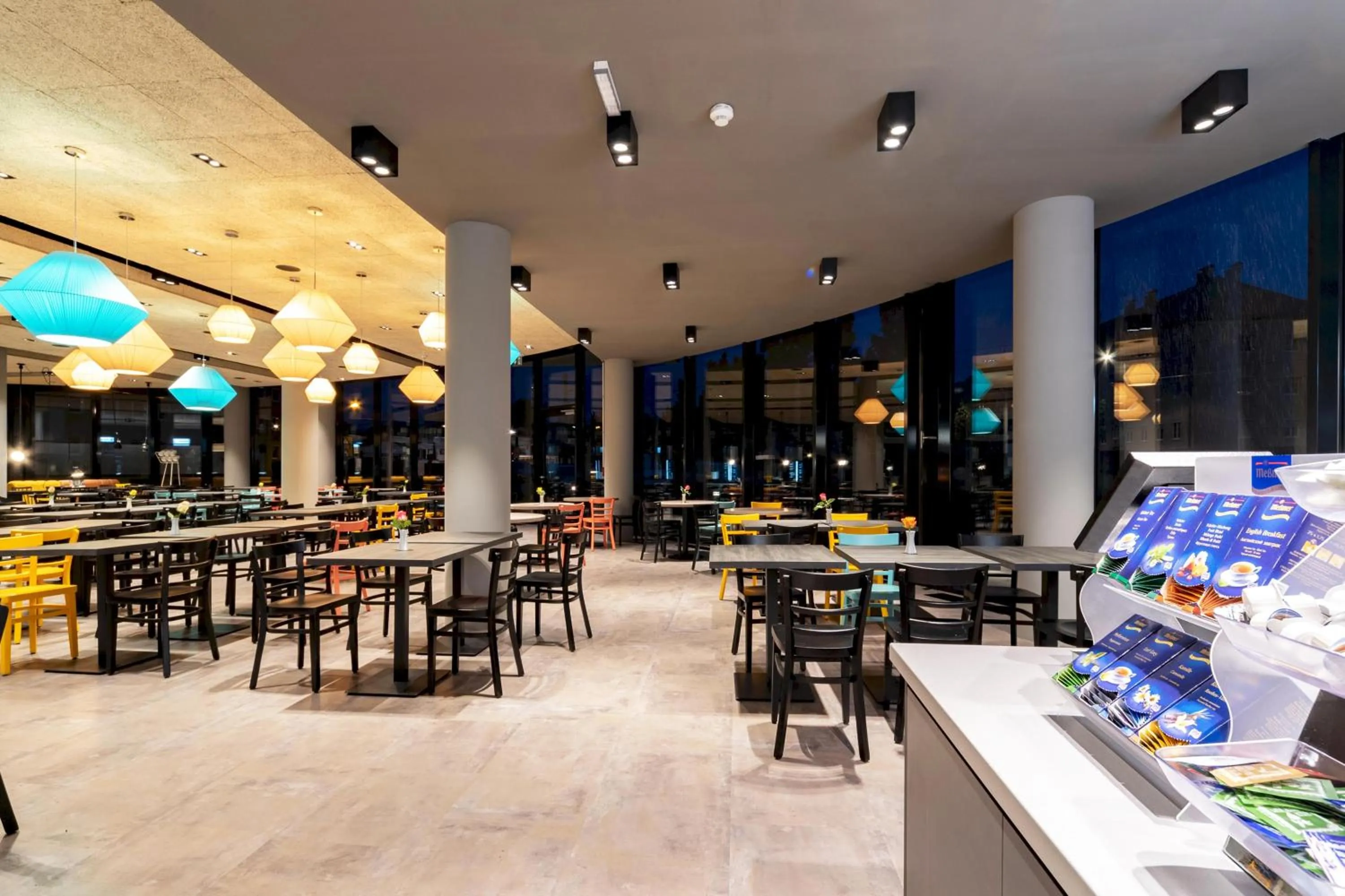 Restaurant/places to eat in harry's home Salzburg