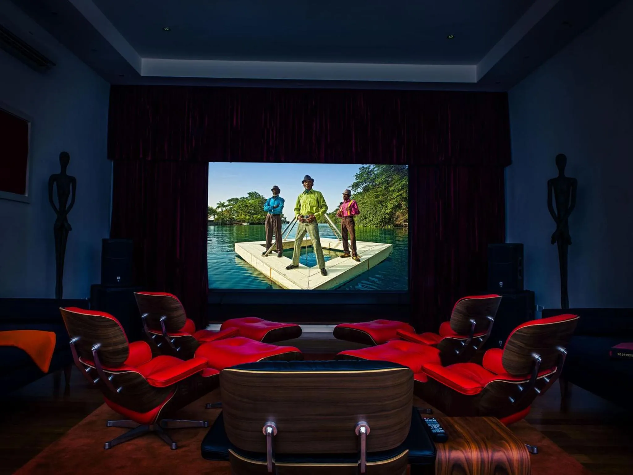 Communal lounge/ TV room in The Trident Hotel