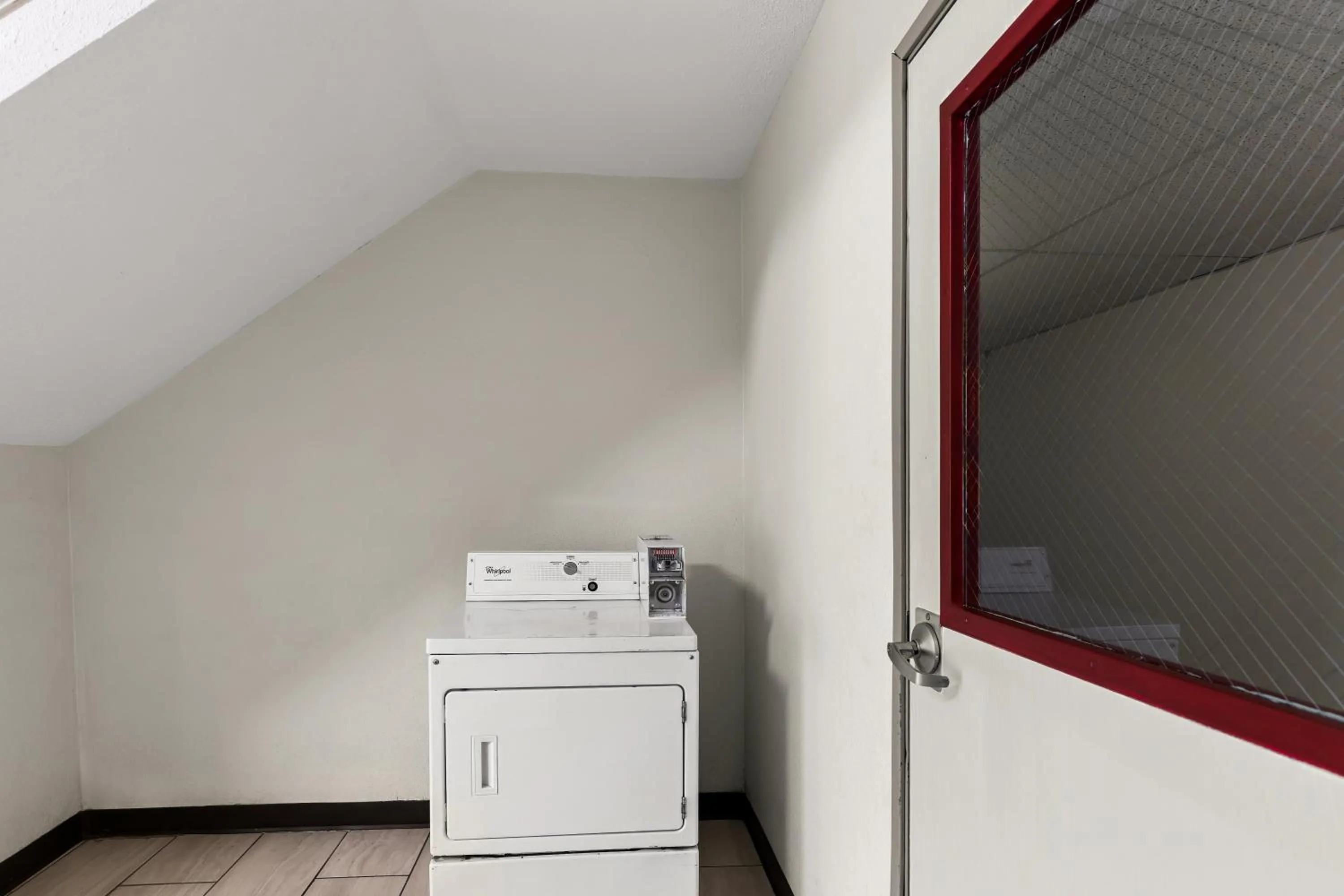 laundry, TV/Entertainment Center in Fairbridge Inn Caseyville