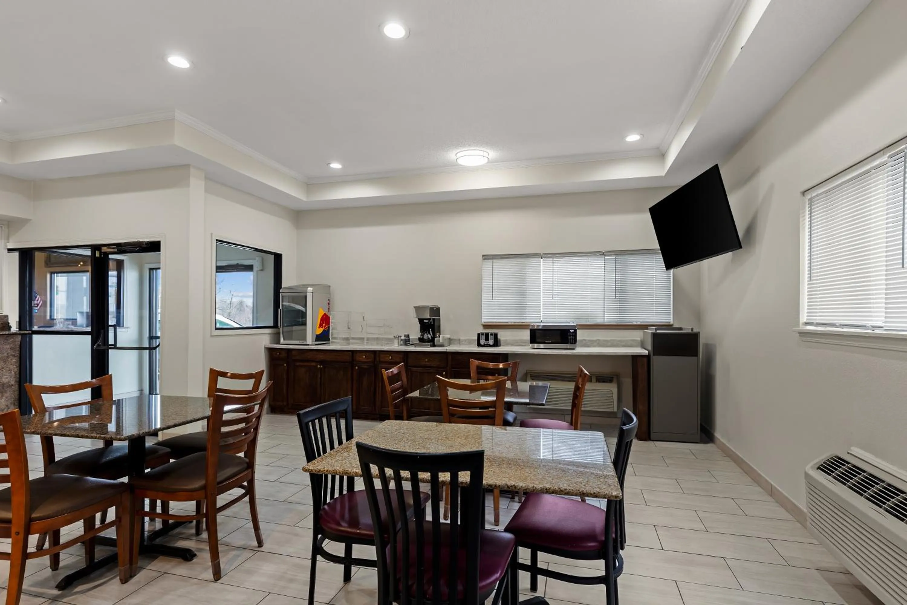 Dining area, Restaurant/Places to Eat in Fairbridge Inn Caseyville