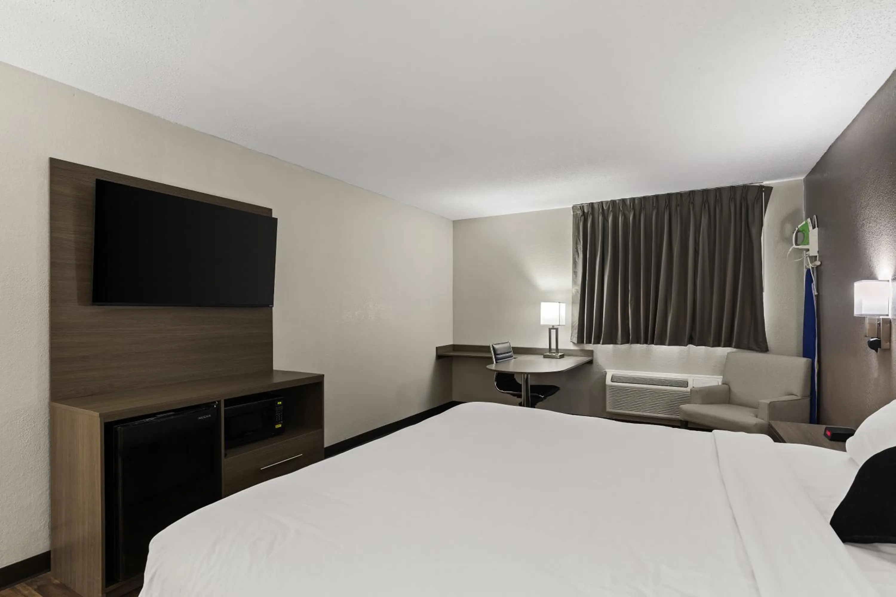 Bed in Fairbridge Inn Caseyville