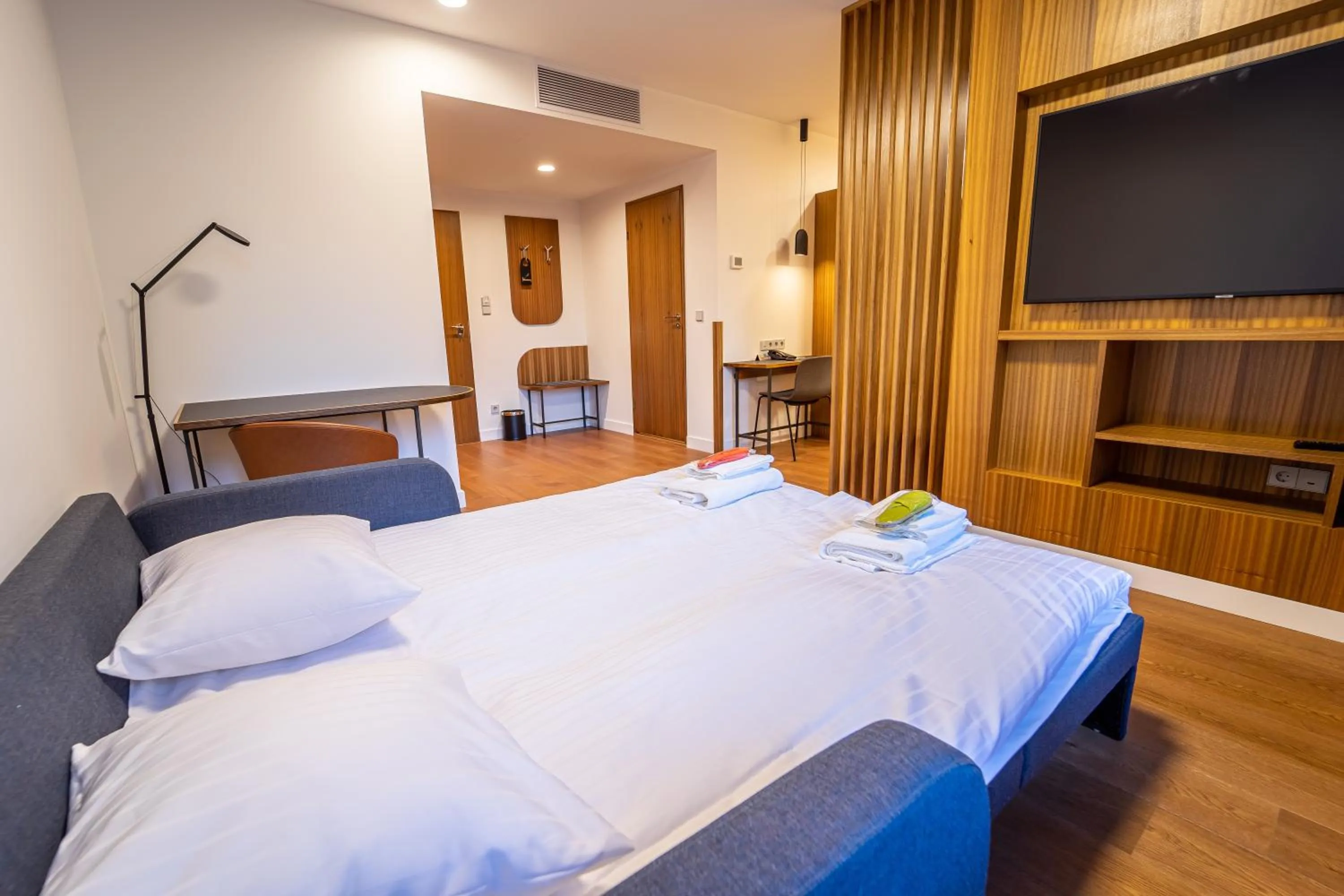 Living room, Bed in Hestia Hotel Kentmanni