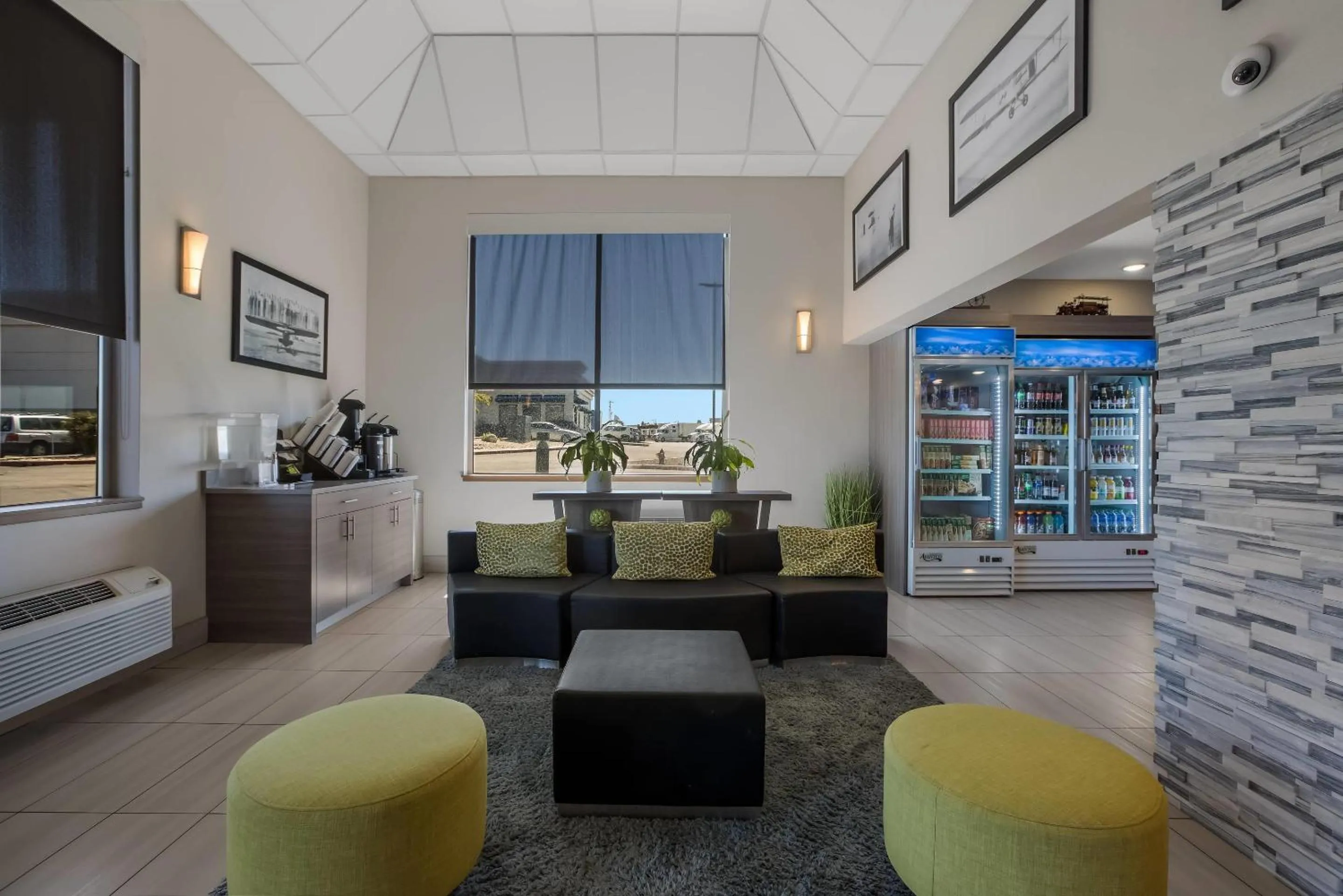 Lobby or reception in Hotel 28 Boise Airport, an Ascend Collection Hotel