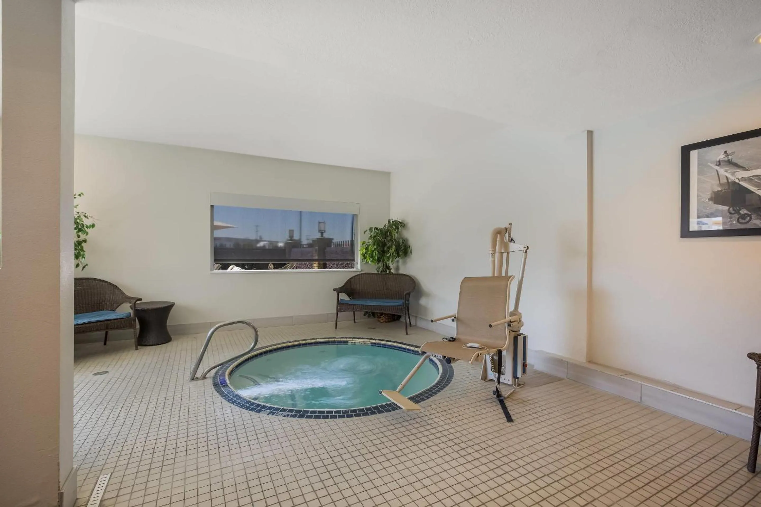 Swimming pool in Hotel 28 Boise Airport, an Ascend Collection Hotel