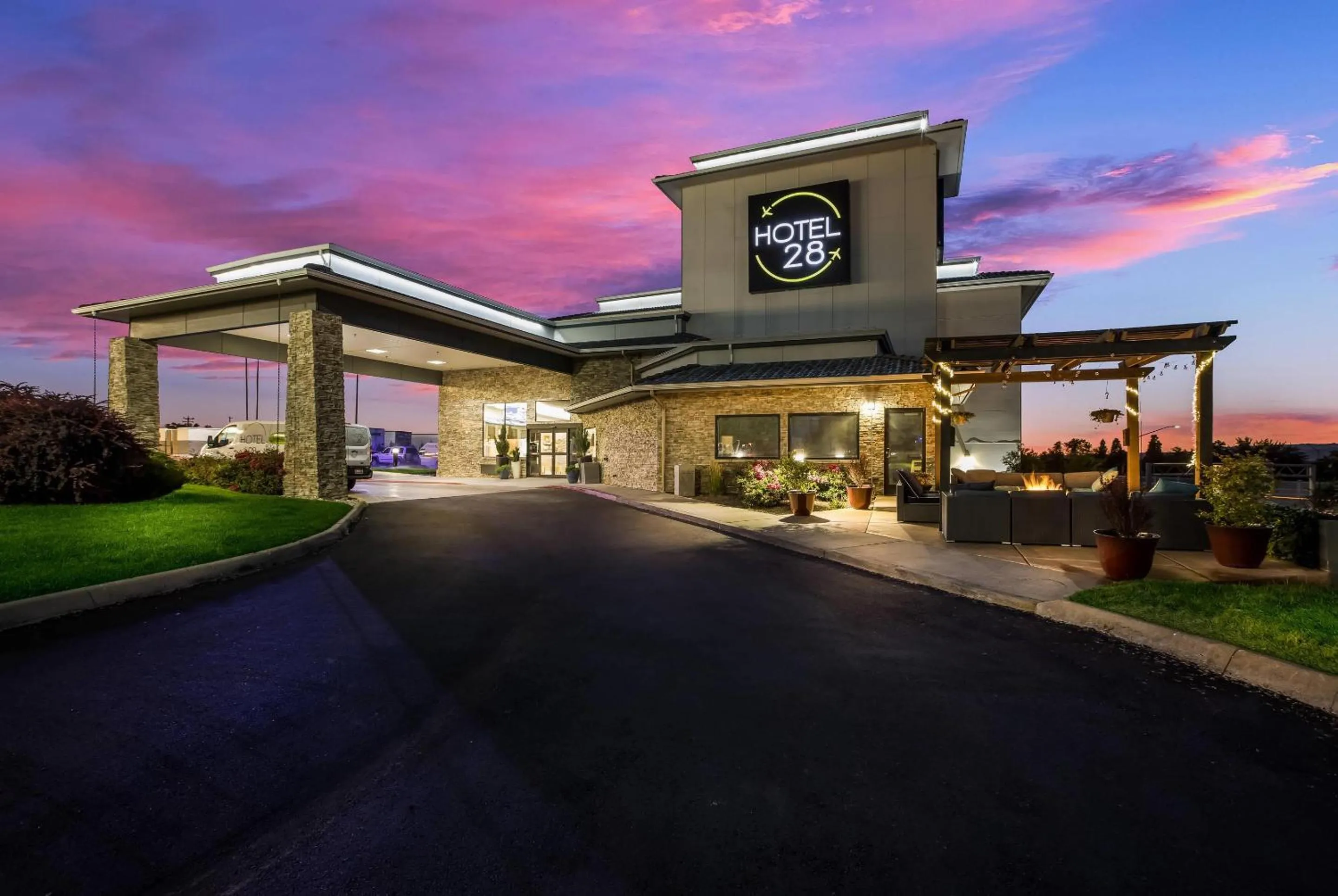 Property building in Hotel 28 Boise Airport, an Ascend Collection Hotel