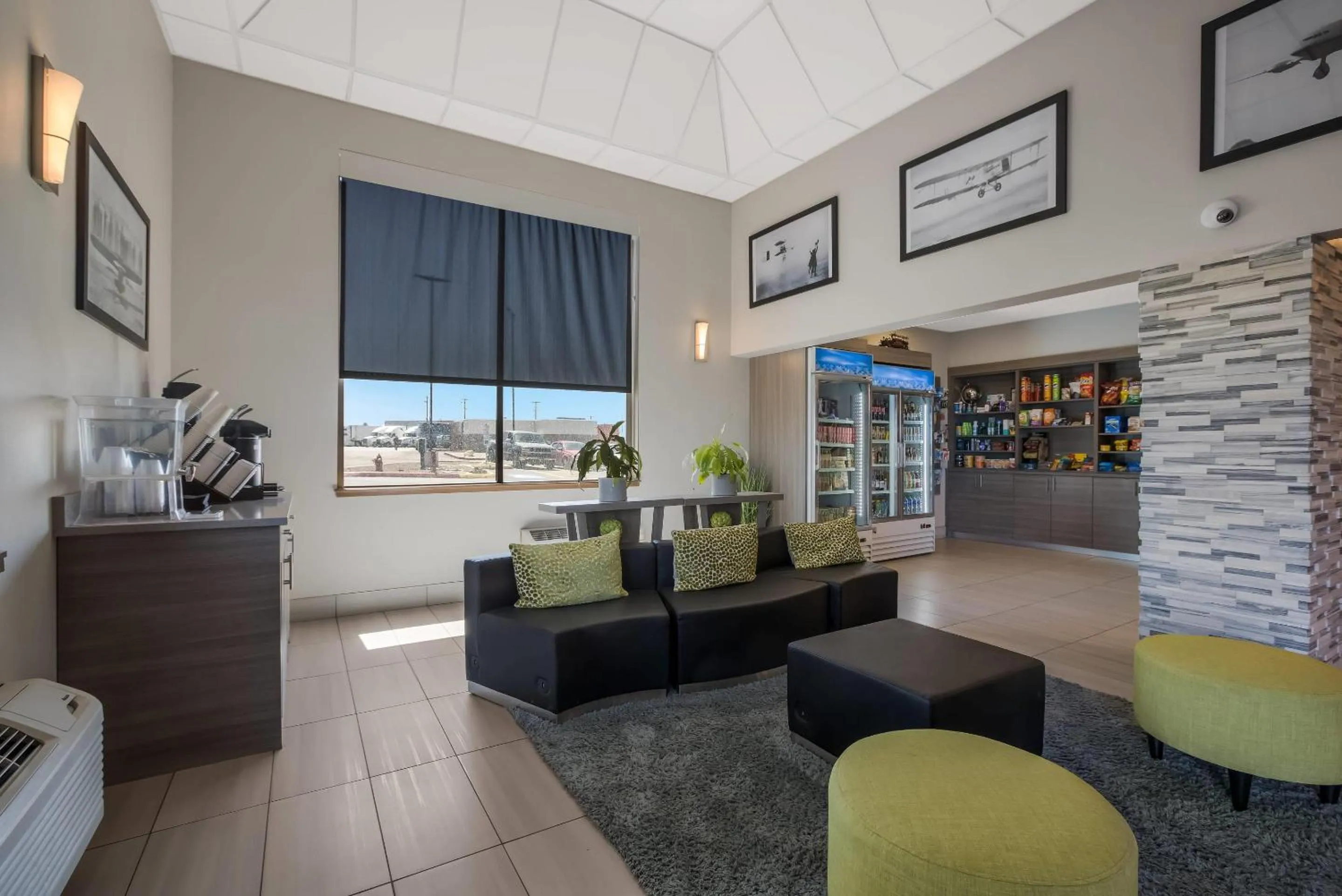Lobby or reception in Hotel 28 Boise Airport, an Ascend Collection Hotel