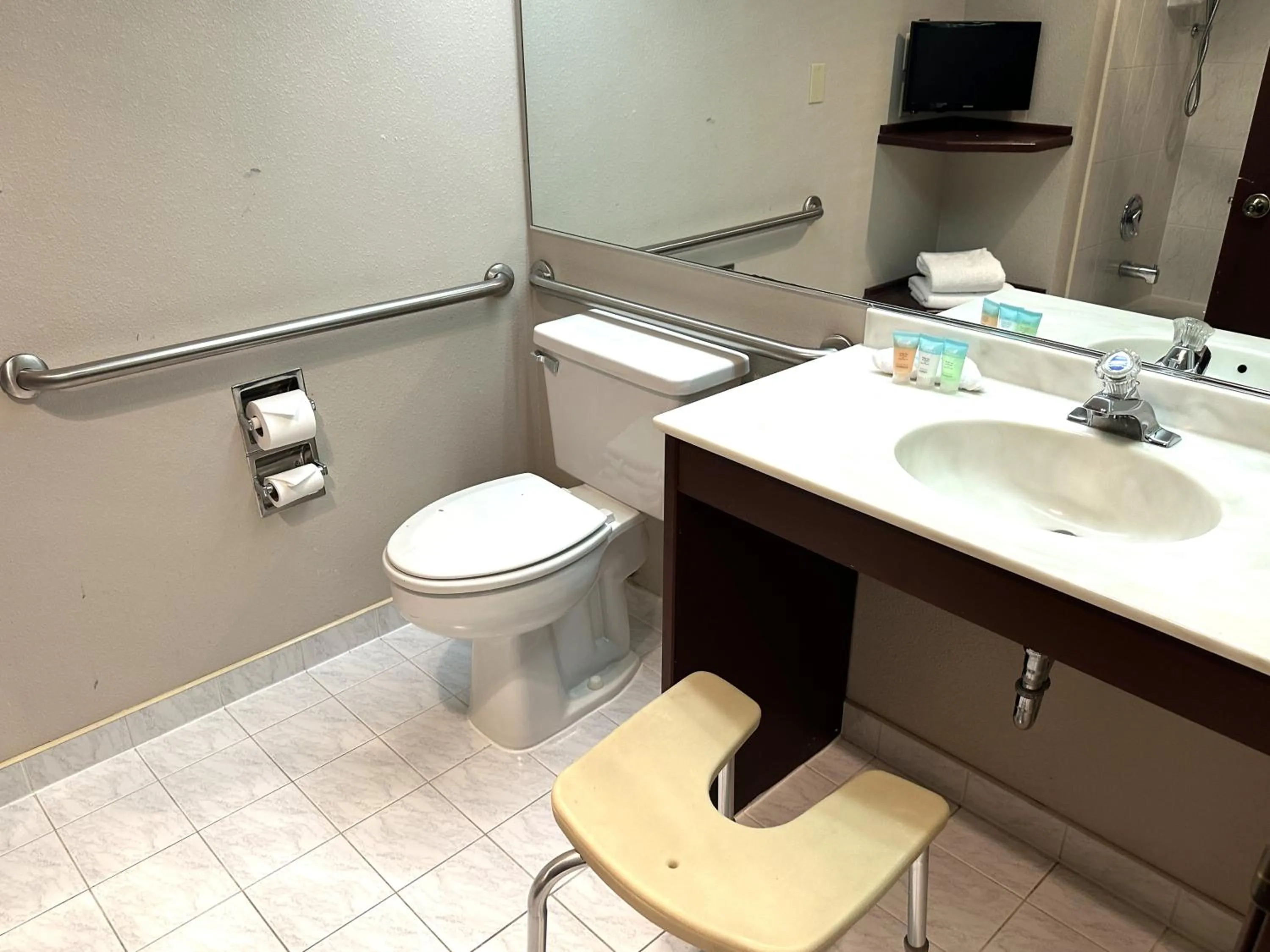 Toilet in Sojourn Suites Portland Airport