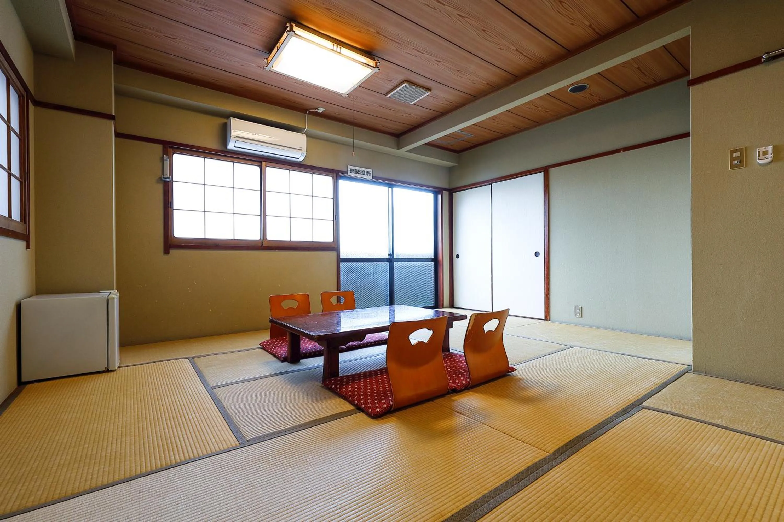 Photo of the whole room in Azumaya Ryokan