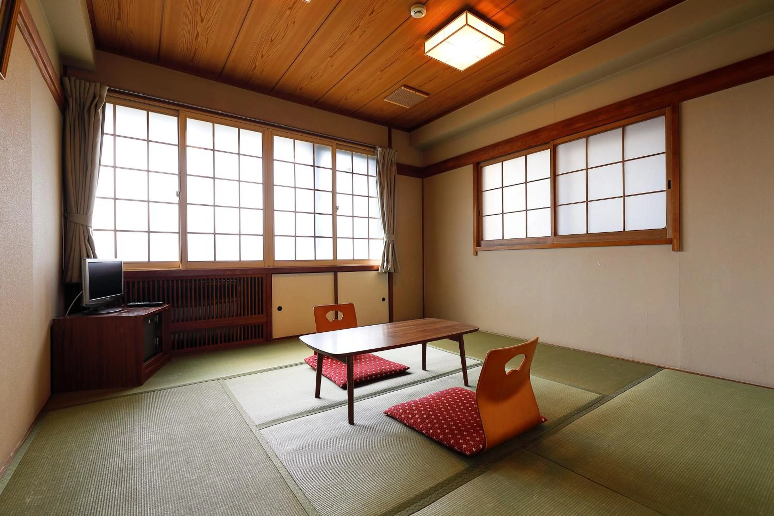 Photo of the whole room in Azumaya Ryokan
