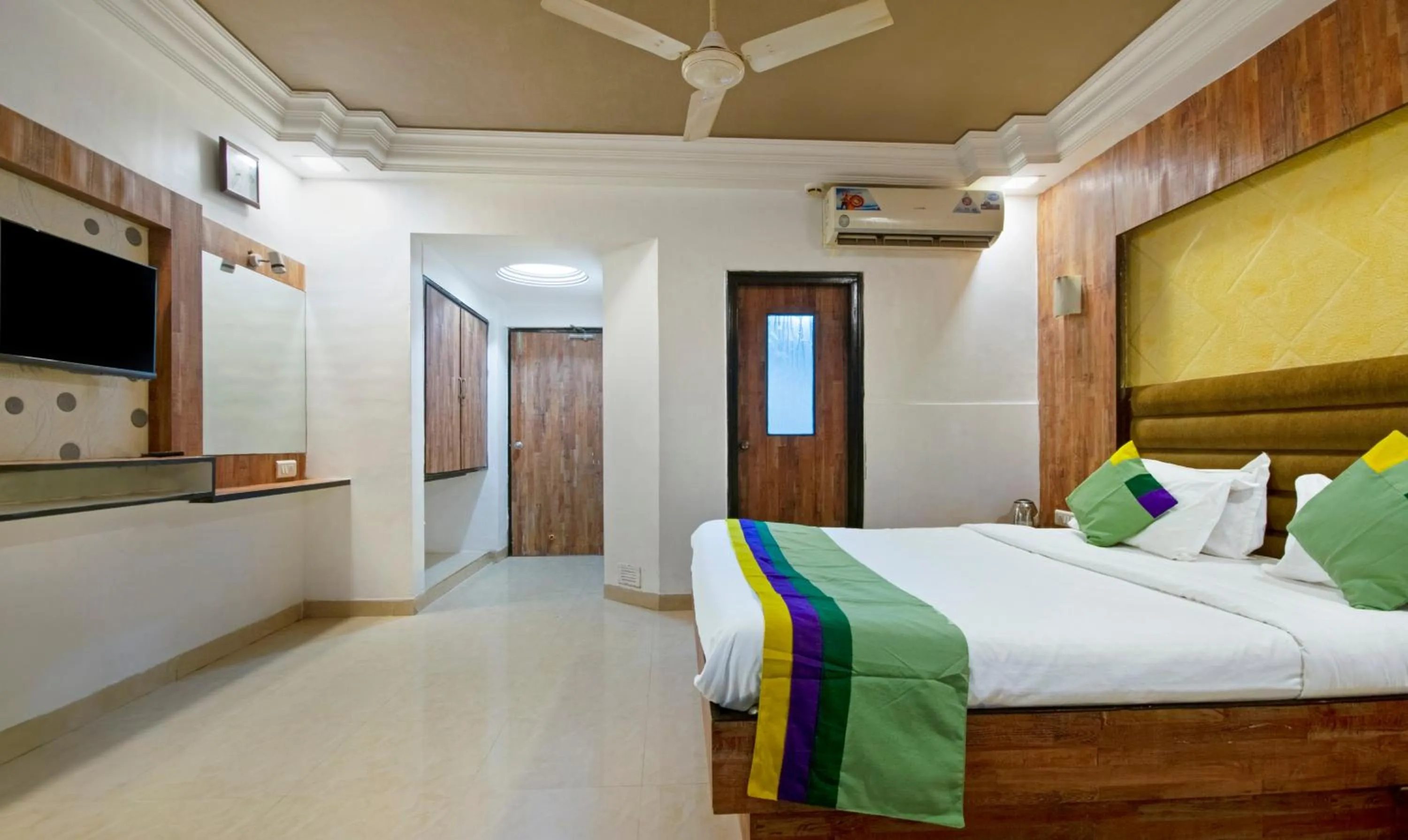 Bed in Itsy Hotels Shree Krishna Palace