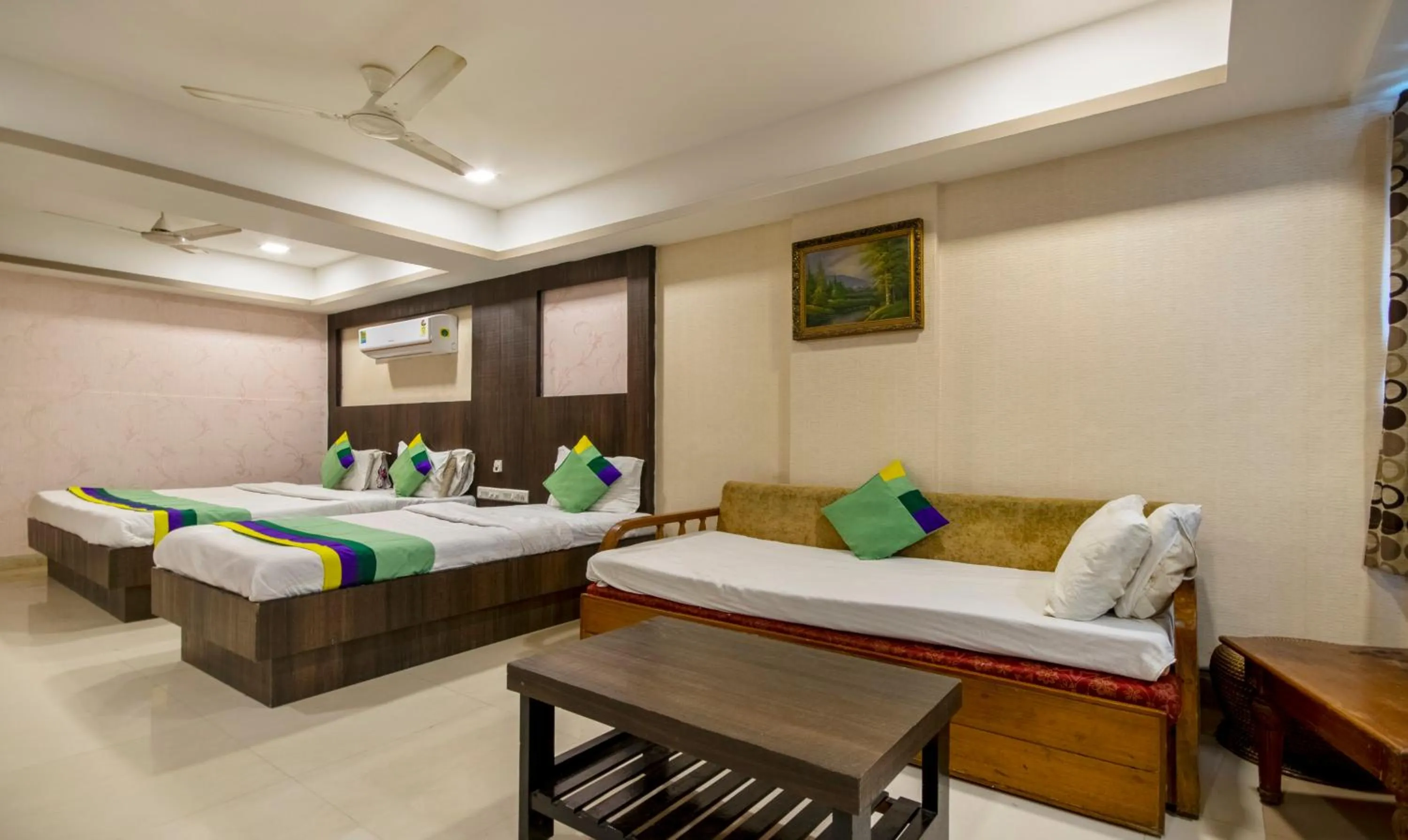 Bed in Itsy Hotels Shree Krishna Palace